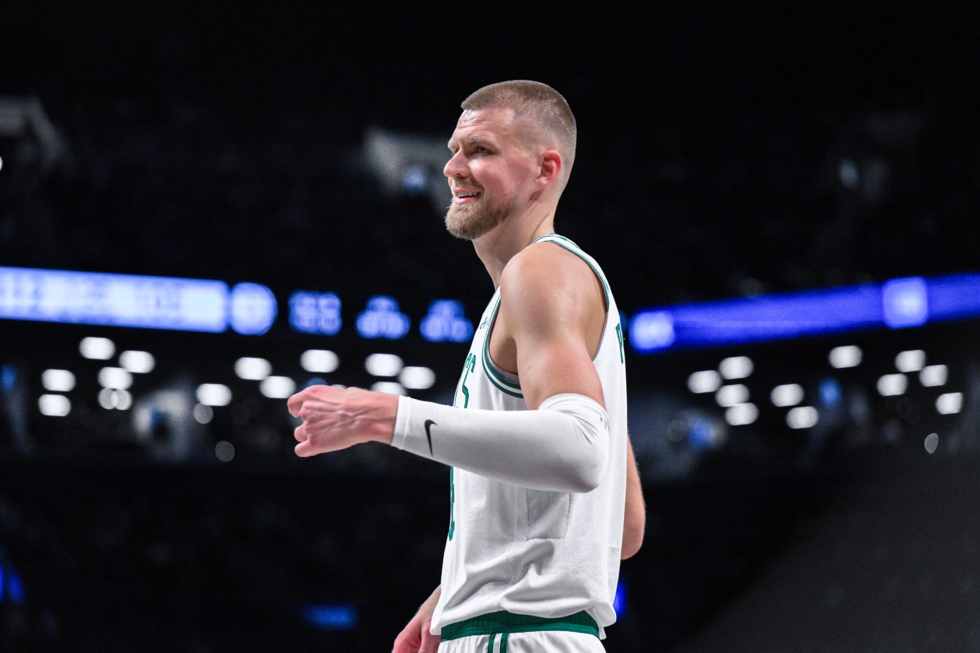 Kristaps Porziņģis and the Celtics made an 88-year-old superfan’s first game unforgettable with a heartfelt gift and a special courtside moment.