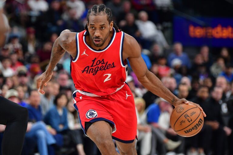 Los Angeles Clippers forward Kawhi Leonard (2) moves to the basket against the Cleveland Cavaliers during the second half at Intuit Dome.