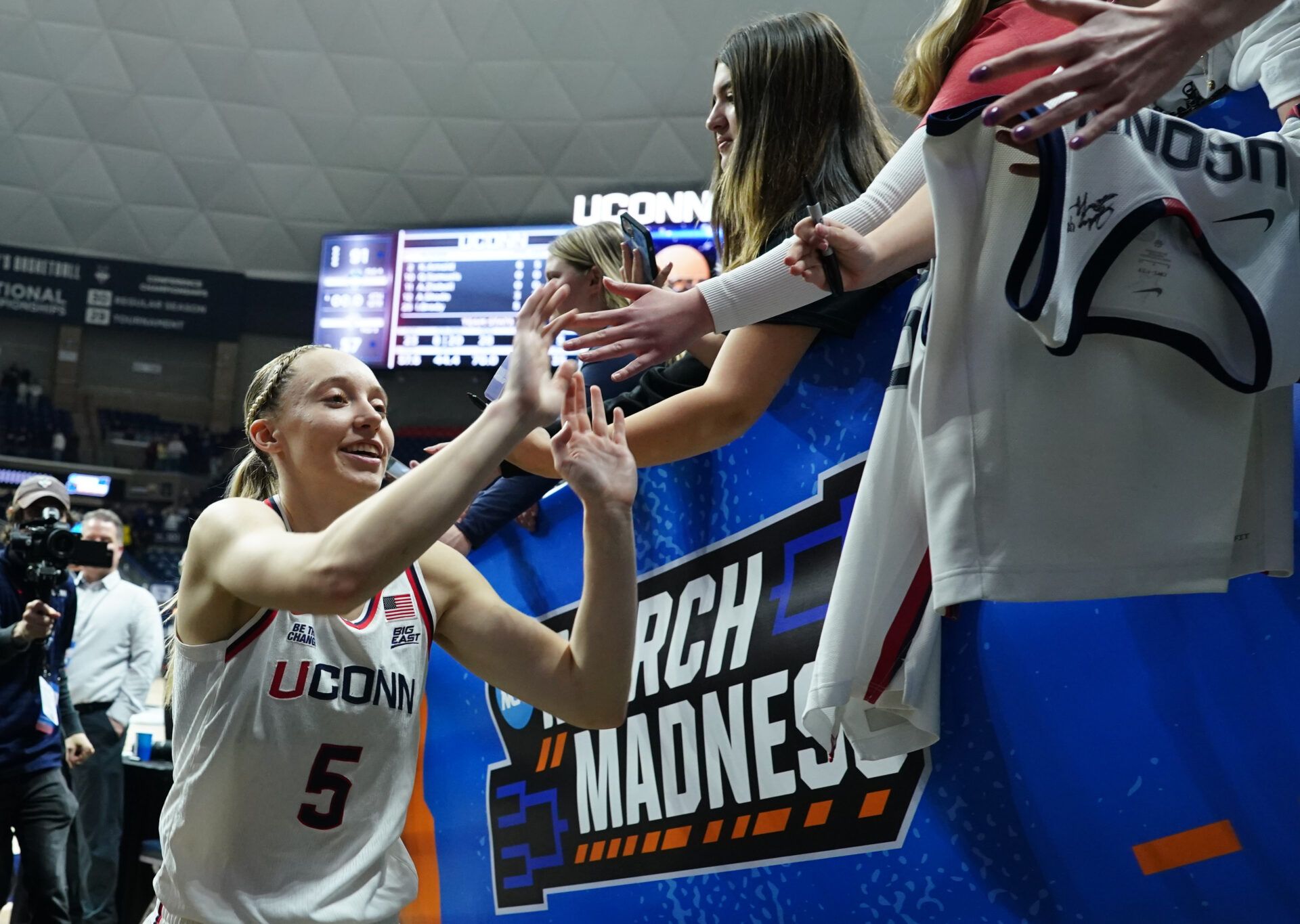 ‘That’s a Family’ – Paige Bueckers’ Touching Gesture for Jana El Alfy in Ramadan Wins Fans’ Hearts Amid March Madness