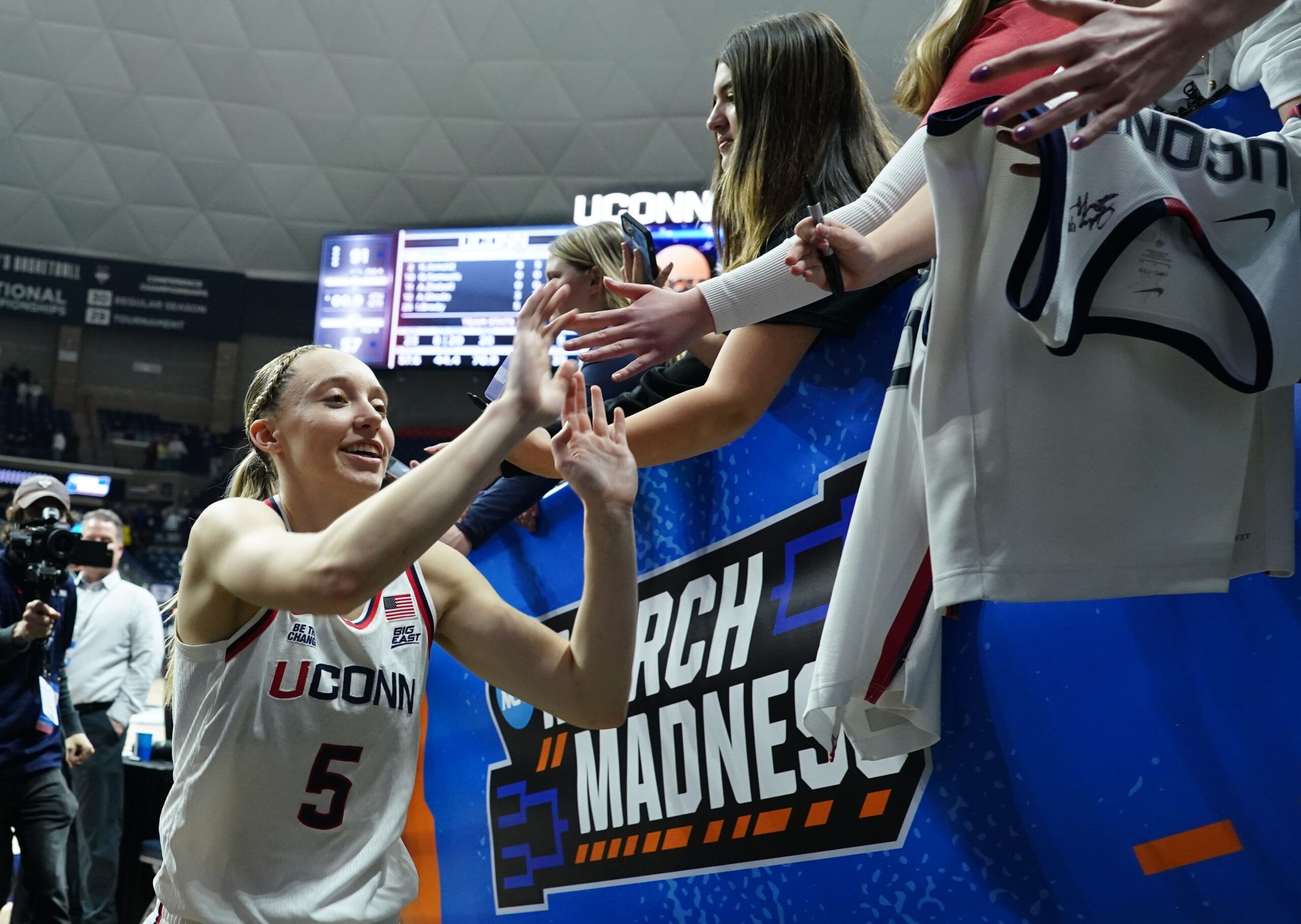 ‘That’s a Family’ – Paige Bueckers’ Touching Gesture for Jana El Alfy in Ramadan Wins Fans’ Hearts Amid March Madness