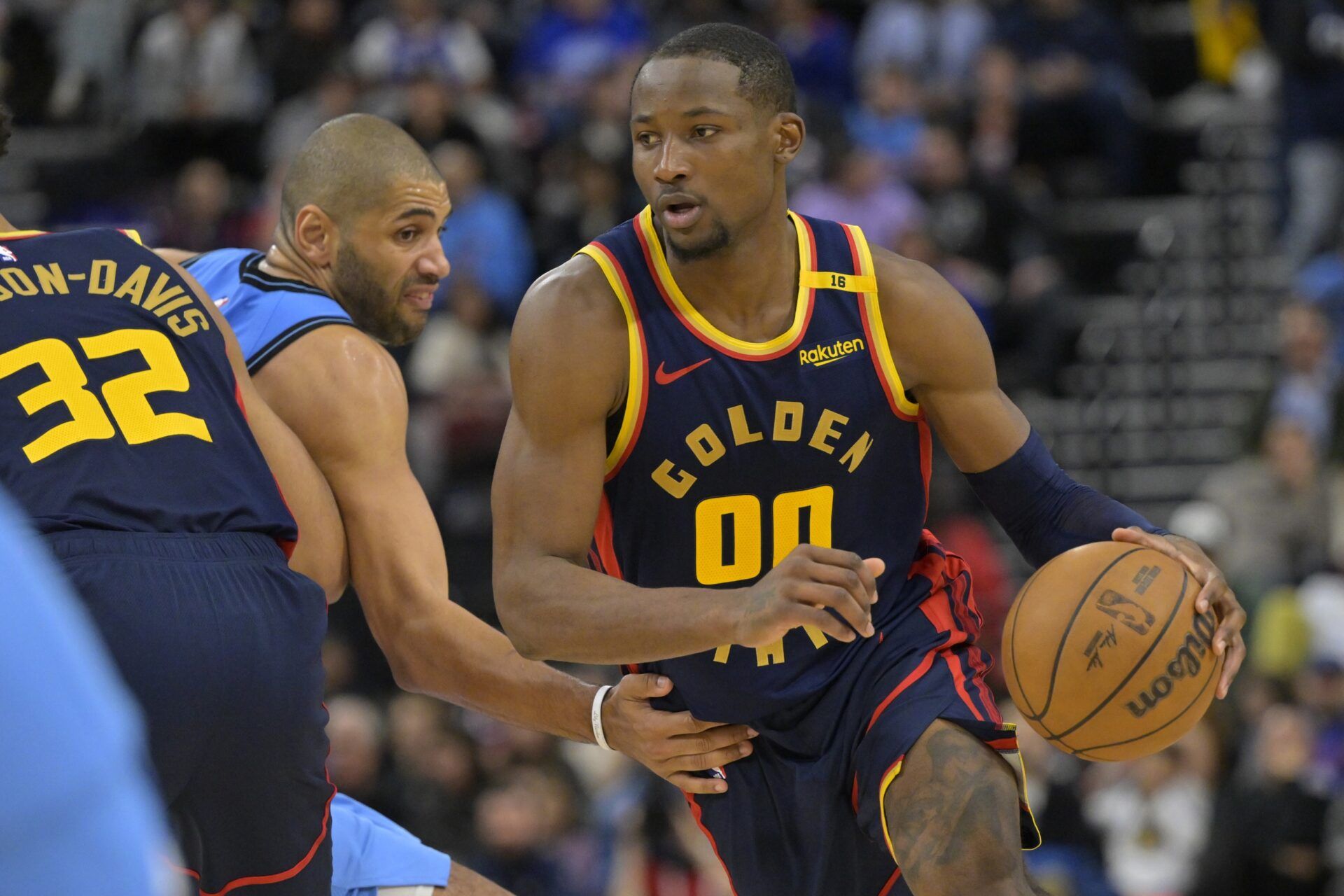 Golden State Warriors forward Jonathan Kuminga (00) drives around Los Angeles Clippers forward Nicolas Batum (33) in the second half at Intuit Dome.
