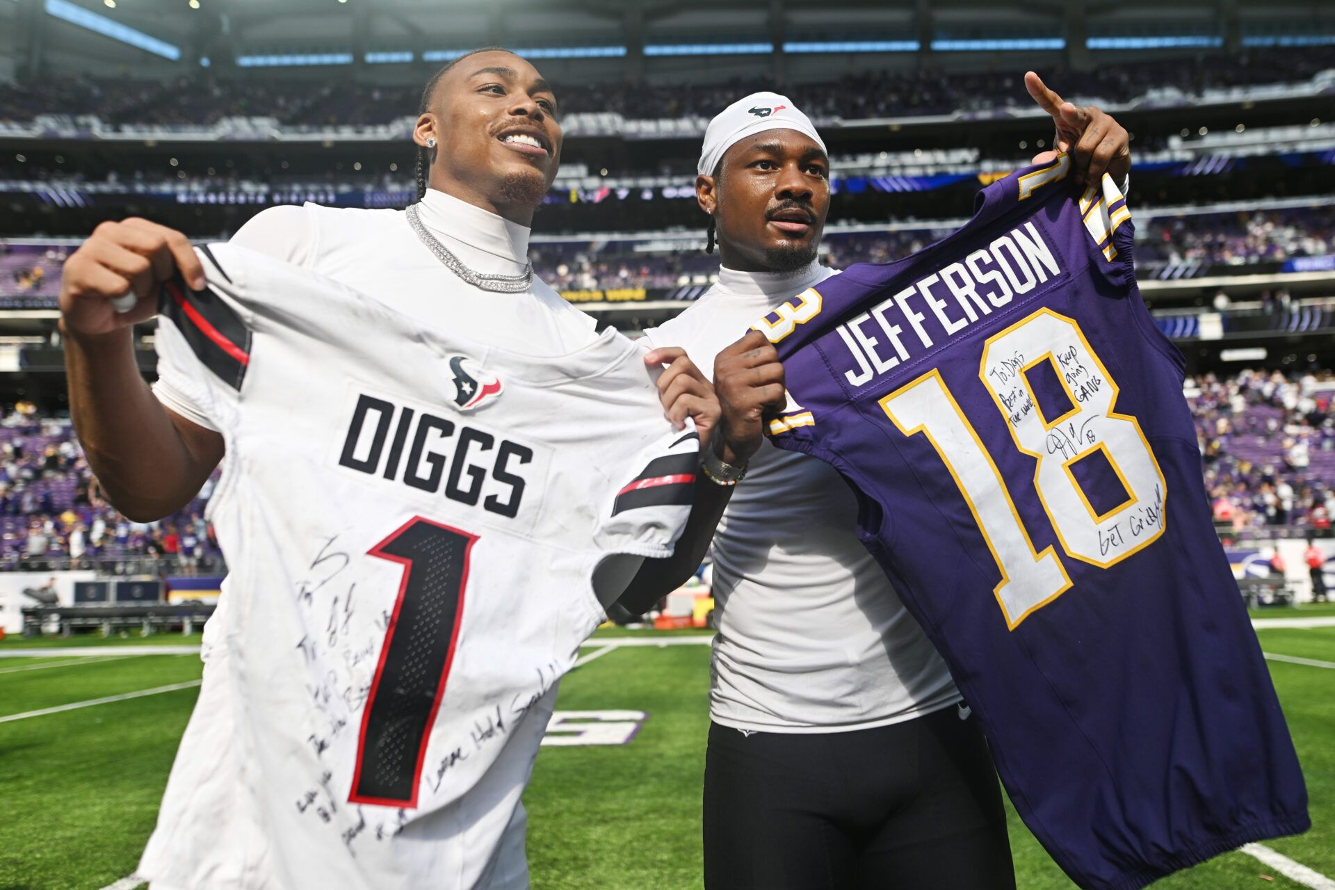 MINNEAPOLIS, MINNESOTA - SEPTEMBER 22: Justin Jefferson #18 of the Minnesota Vikings and Stefon Diggs #1 of the Houston Texans pose for a photo after exchanging jerseys following the game at U.S. Bank Stadium on September 22, 2024 in Minneapolis, Minnesota. (Photo by Stephen Maturen/Getty Images)