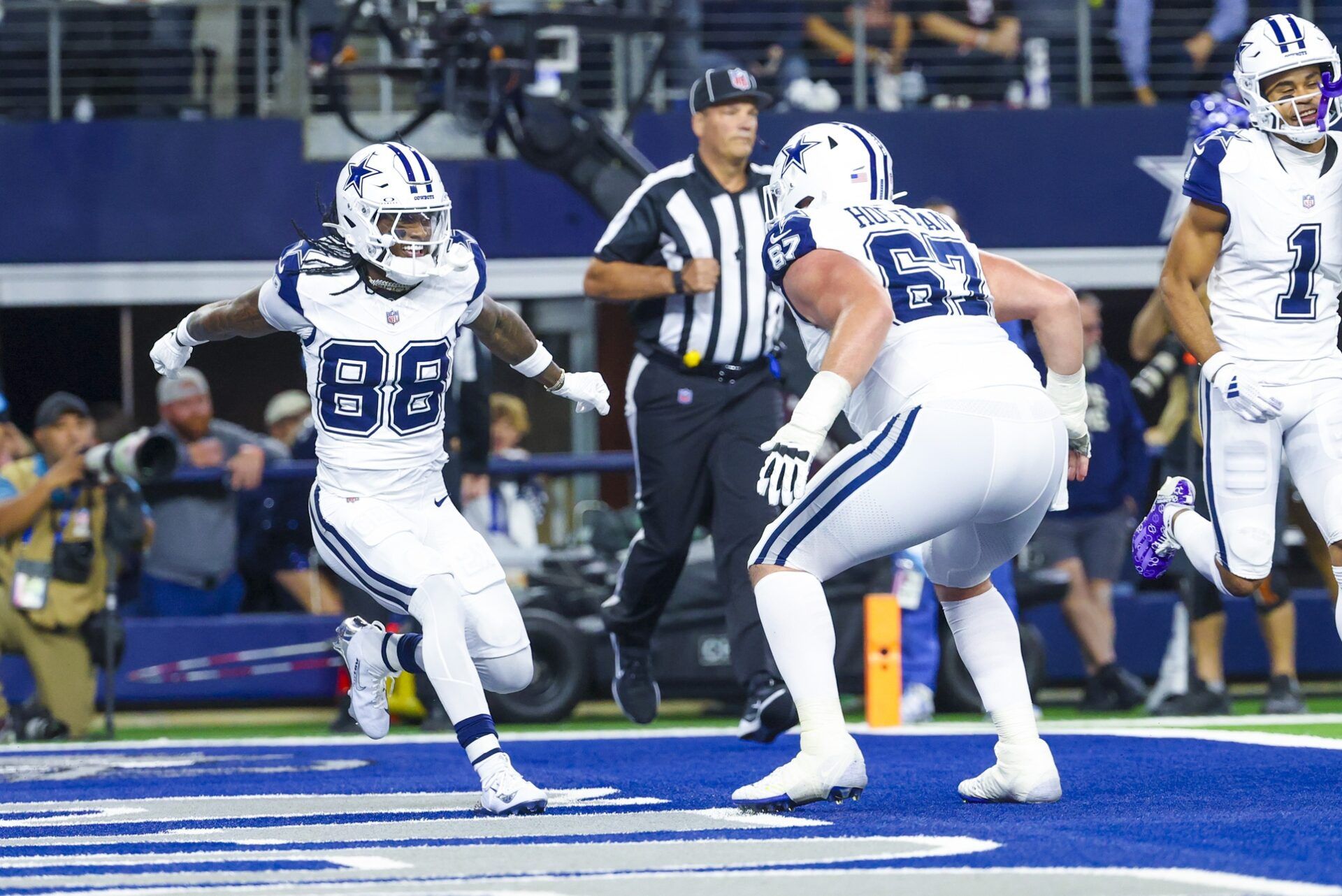 Cowboys 2025 7-Round Mock Draft: Dallas Finds 'Perfect Fit' Next to CeeDee Lamb and 2nd Round Steal