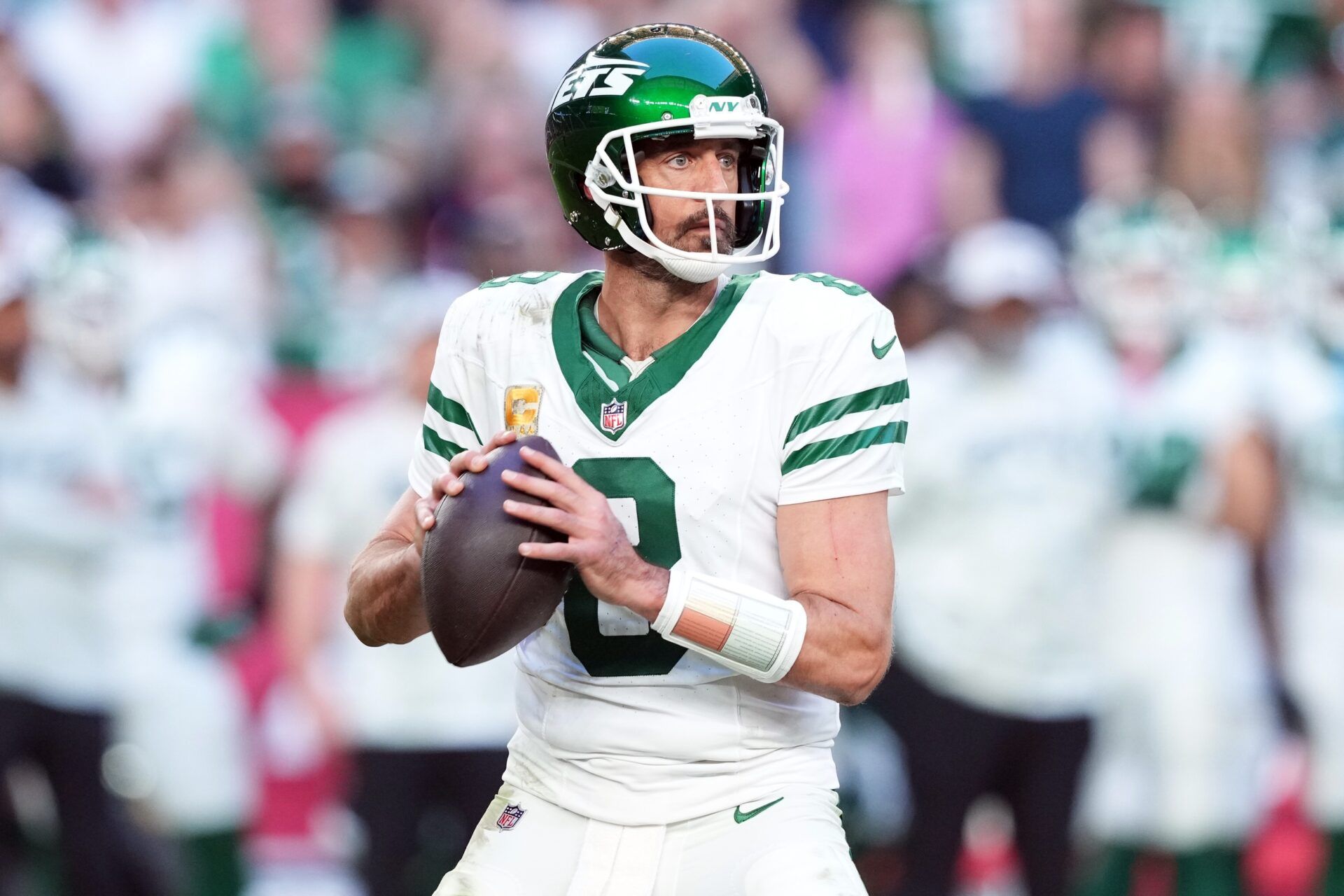 Aaron Rodgers Free Agency Rumors Heat Up After Viral Workout With Steelers Star