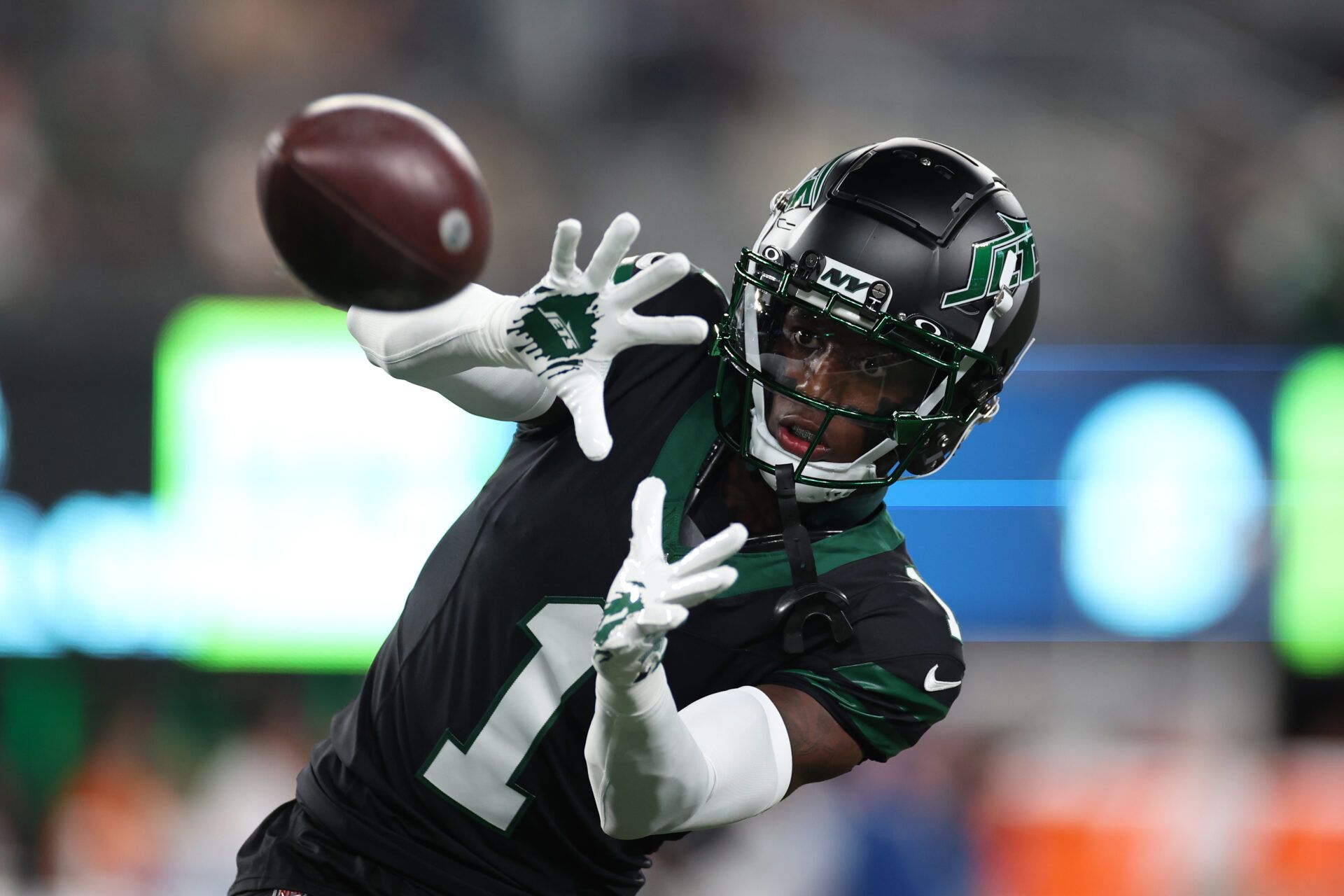 EAST RUTHERFORD, NEW JERSEY - OCTOBER 31: Sauce Gardner #1 of the New York Jets warms up prior to the game against the Houston Texans at MetLife Stadium on October 31, 2024 in East Rutherford, New Jersey. (Photo by Sarah Stier/Getty Images)