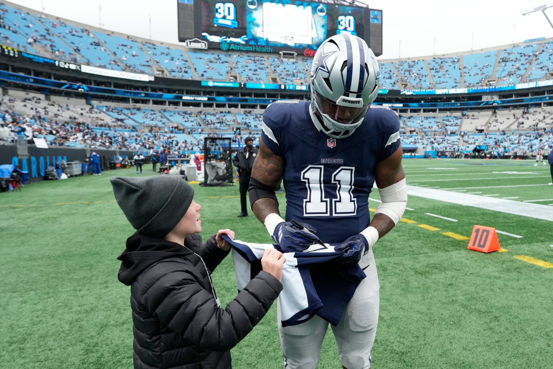 Dallas Cowboys owner Jerry Jones is known for going around players' agents in contract negotiations, but Micah Parsons was not a fan of the move.