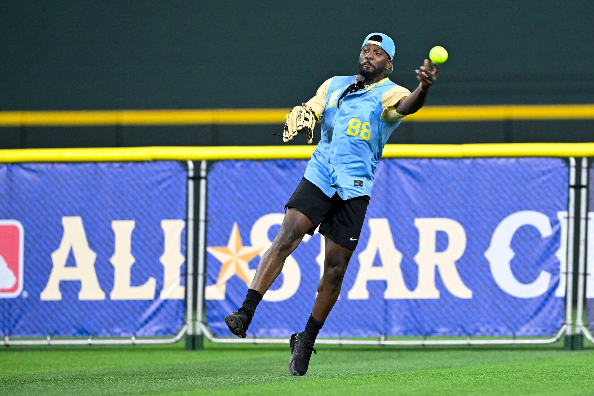 NFL Legend Dez Bryant Drops 3-Word Reaction To Shohei Ohtani’s Walk Off HR That Improves Dodgers To 8-0