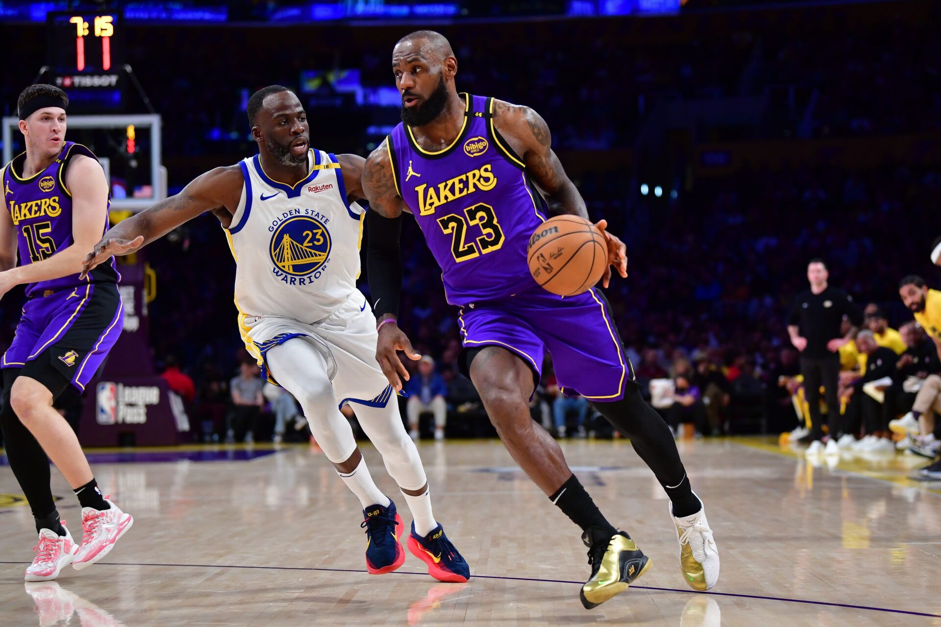 'Need Draymond Green Arrested IMMEDIATELY' – Lakers Fans Riot After Warriors Star's Scary Play vs. LeBron James