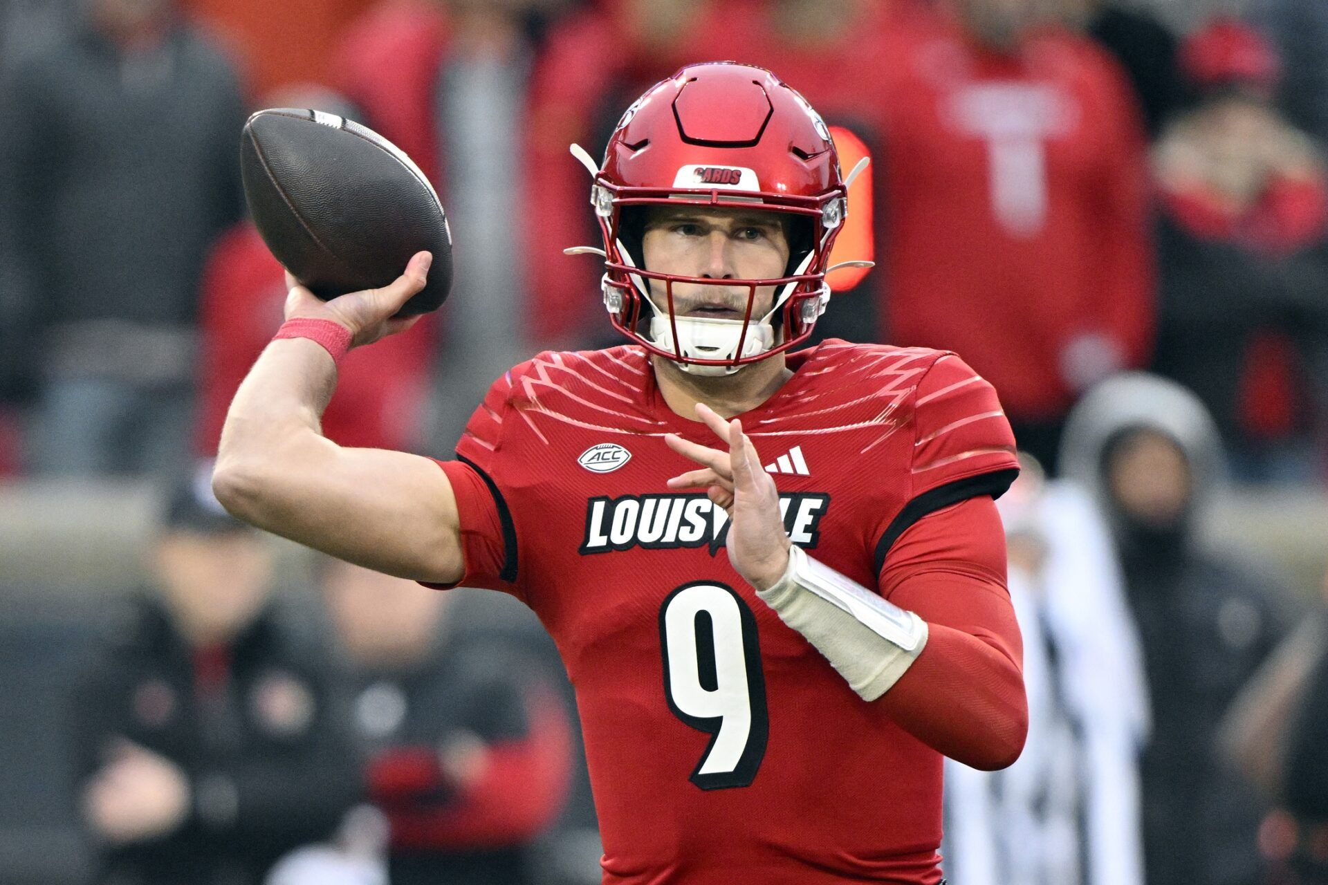 Louisville Cardinals quarterback Tyler Shough (9) throws against the Pittsburgh Panthers during the first quarter at L&N Federal Credit Union Stadium.