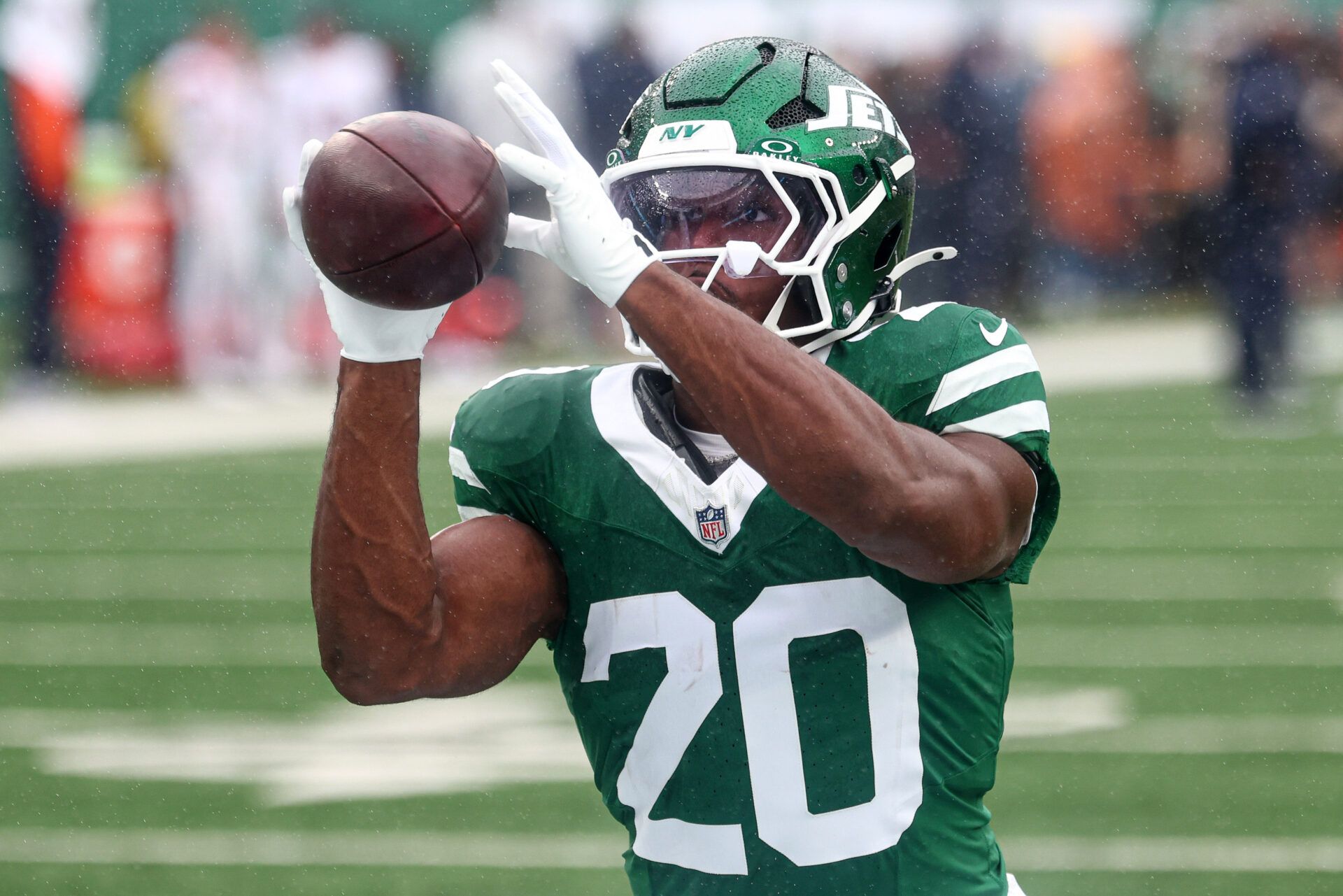 Breece Hall has been the subject of trade rumors following comments from head coach Aaron Glenn. Hall responded on social media with a cryptic image.