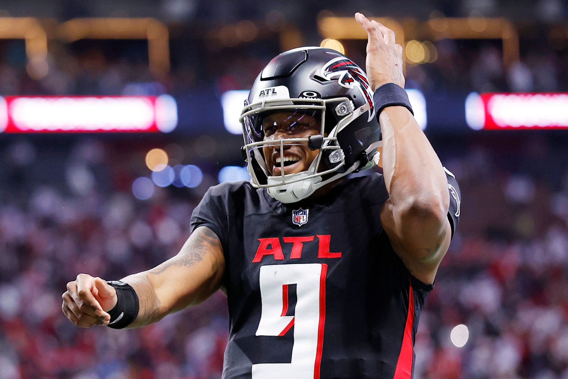 ATLANTA, GEORGIA - JANUARY 05: Michael Penix Jr. #9 of the Atlanta Falcons celebrates after throwing a touchdown pass to Drake London #5 during the second quarter against the Carolina Panthers at Mercedes-Benz Stadium on January 05, 2025 in Atlanta, Georgia. (Photo by Todd Kirkland/Getty Images)