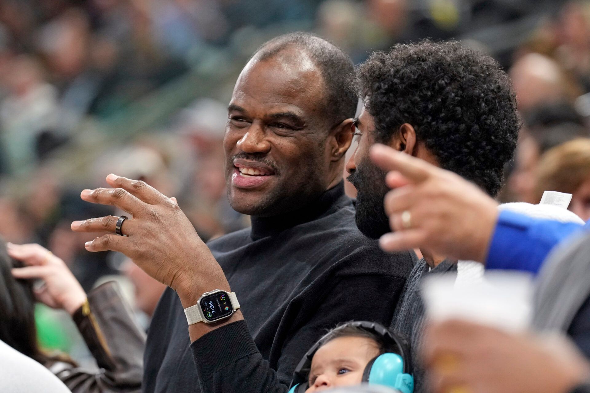 David Robinson declined an autograph, which led a fan to disrespect him. The NBA community reacted strongly to the viral moment.