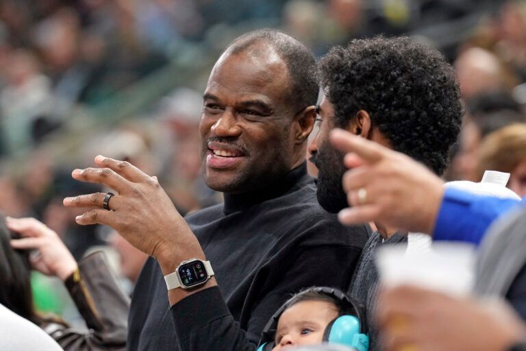 David Robinson declined an autograph, which led a fan to disrespect him. The NBA community reacted strongly to the viral moment.