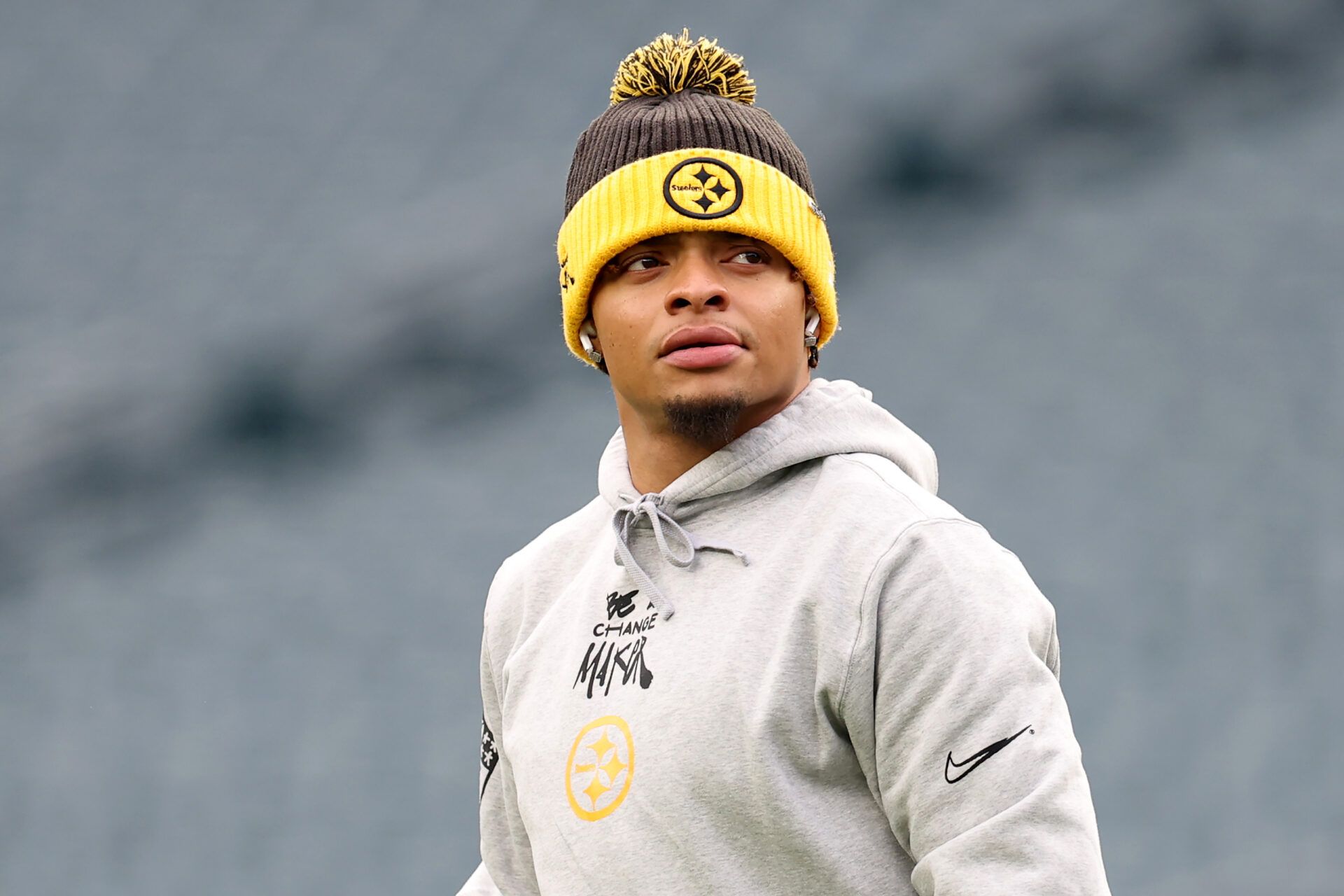 PHILADELPHIA, PENNSYLVANIA - DECEMBER 15: Justin Fields #2 of the Pittsburgh Steelers warms up before a game against the Philadelphia Eagles at Lincoln Financial Field on December 15, 2024 in Philadelphia, Pennsylvania. (Photo by Emilee Chinn/Getty Images)