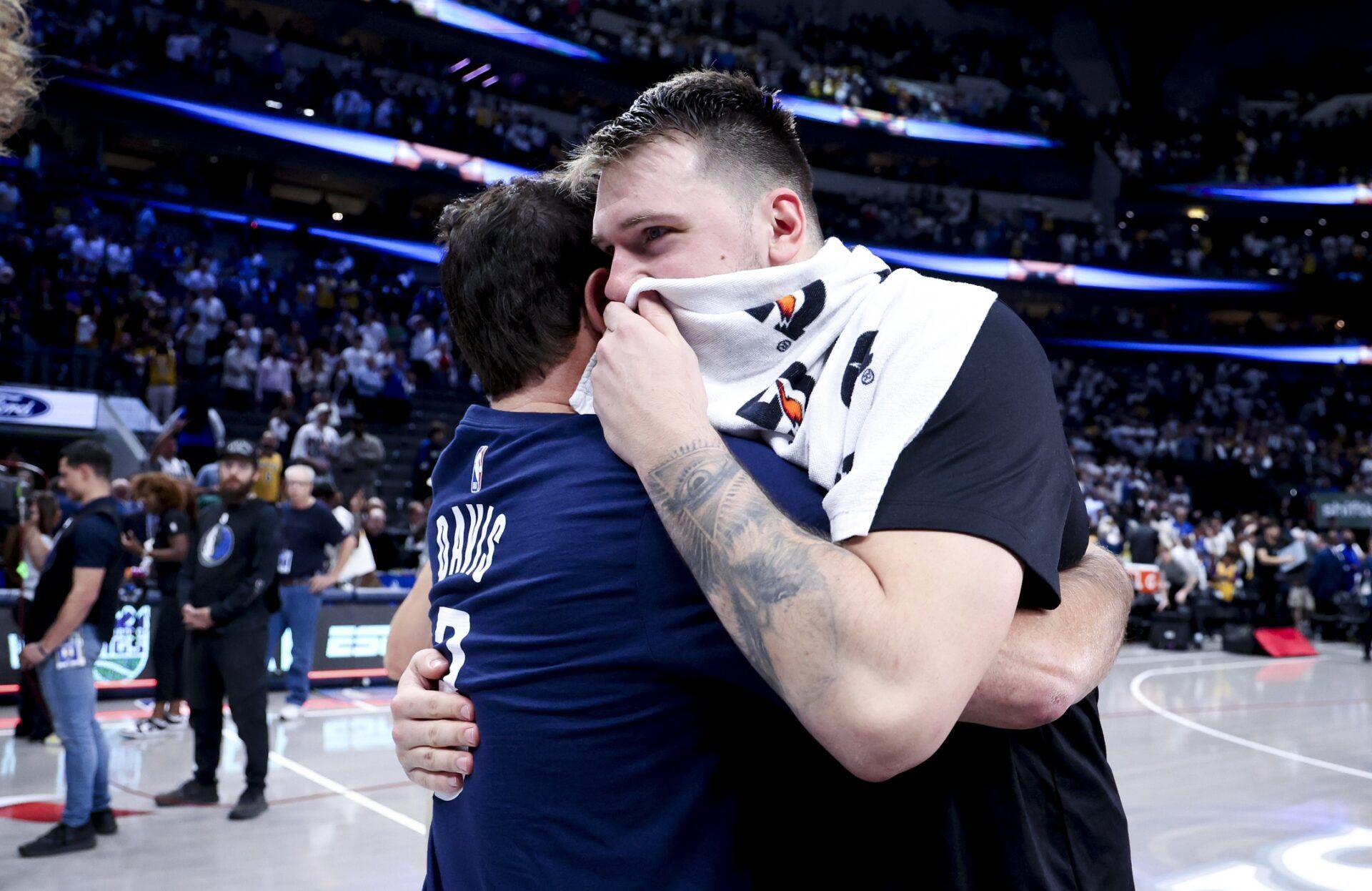 Russell Wilson Drops 8-Word Reaction to Luka Dončić Getting Emotional Over Mavericks' Tribute Video