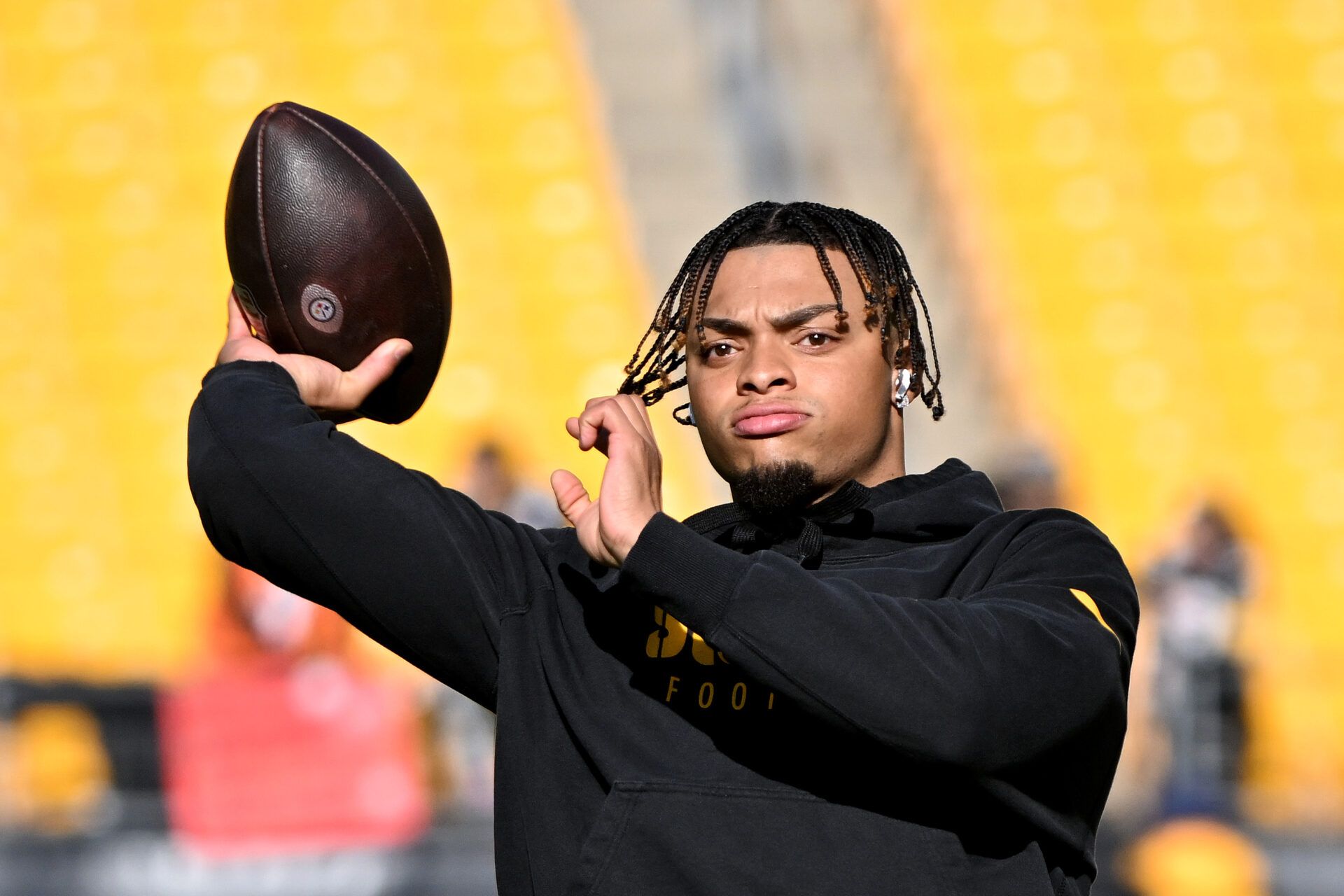 PITTSBURGH, PENNSYLVANIA - DECEMBER 08: Justin Fields #2 of the Pittsburgh Steelers warms up prior to the game against the Cleveland Browns at Acrisure Stadium on December 08, 2024 in Pittsburgh, Pennsylvania. (Photo by Justin Berl/Getty Images)
