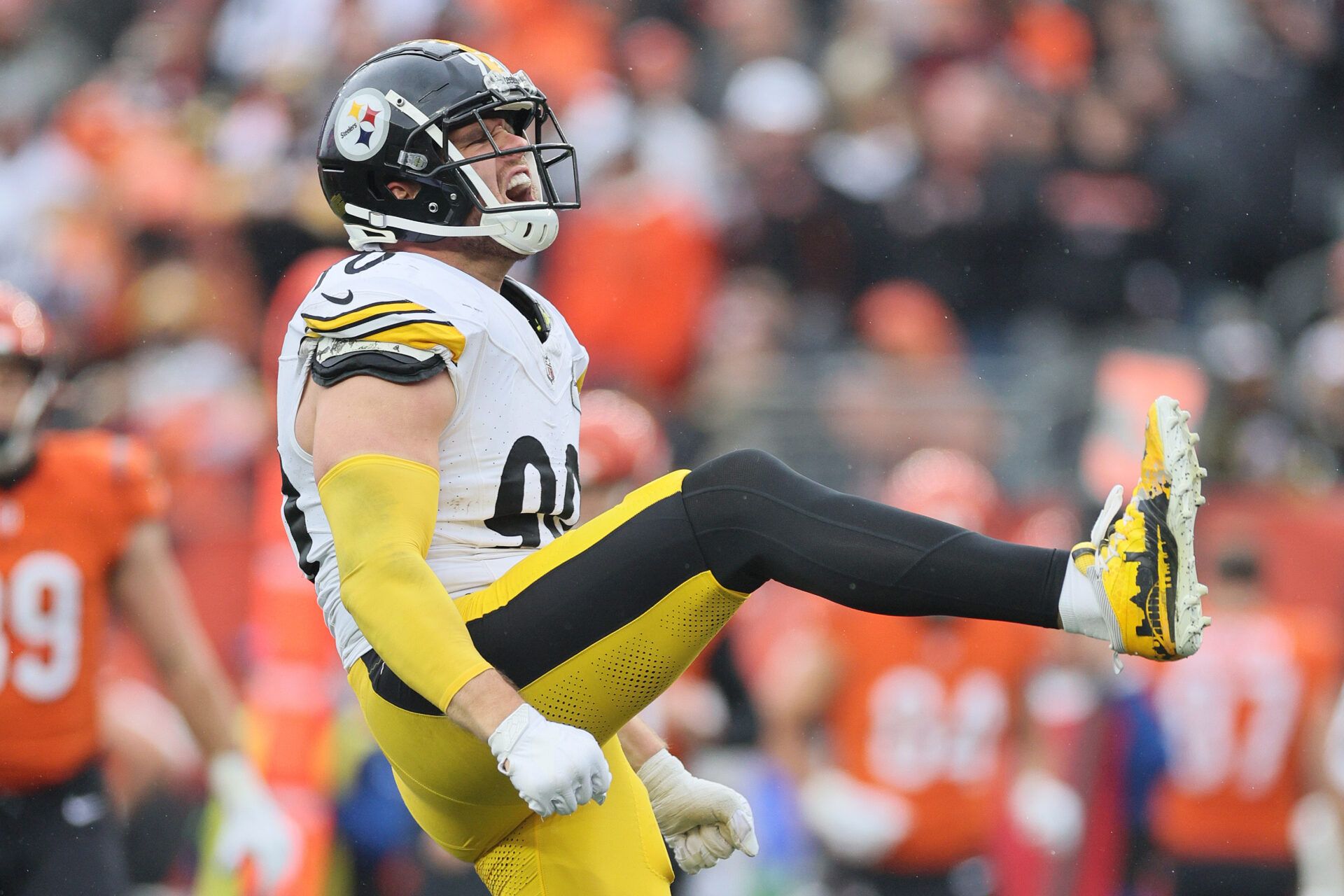 CINCINNATI, OHIO - NOVEMBER 26: T.J. Watt #90 of the Pittsburgh Steelers reacts to a sack during the fourth quarter of a game against the Cincinnati Bengals at Paycor Stadium on November 26, 2023 in Cincinnati, Ohio. (Photo by Andy Lyons/Getty Images)