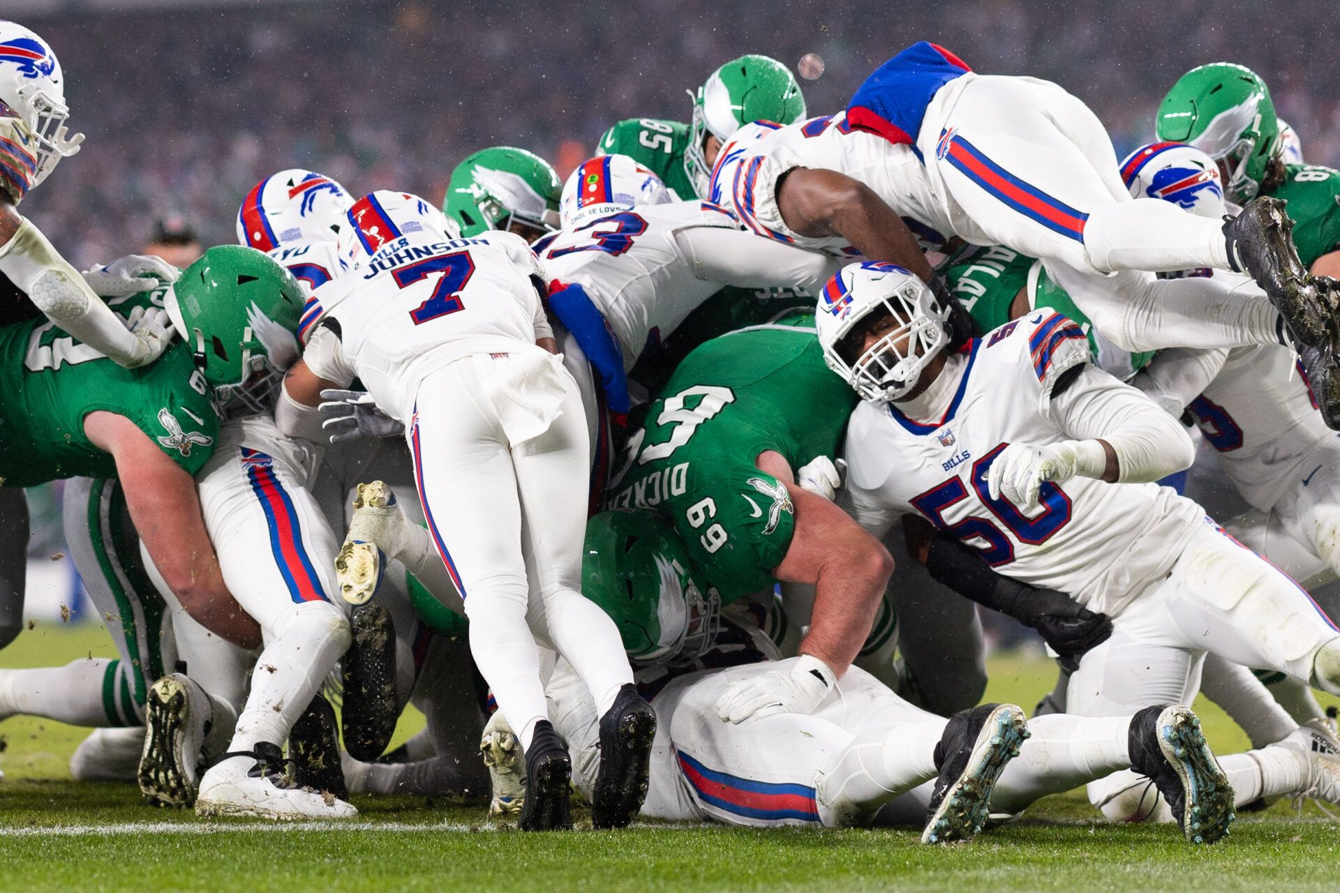 Giants Legend Michael Strahan Reveals the Wild (Illegal) Way He’d Stop the Tush Push, and Carmelo Anthony Can’t Believe It