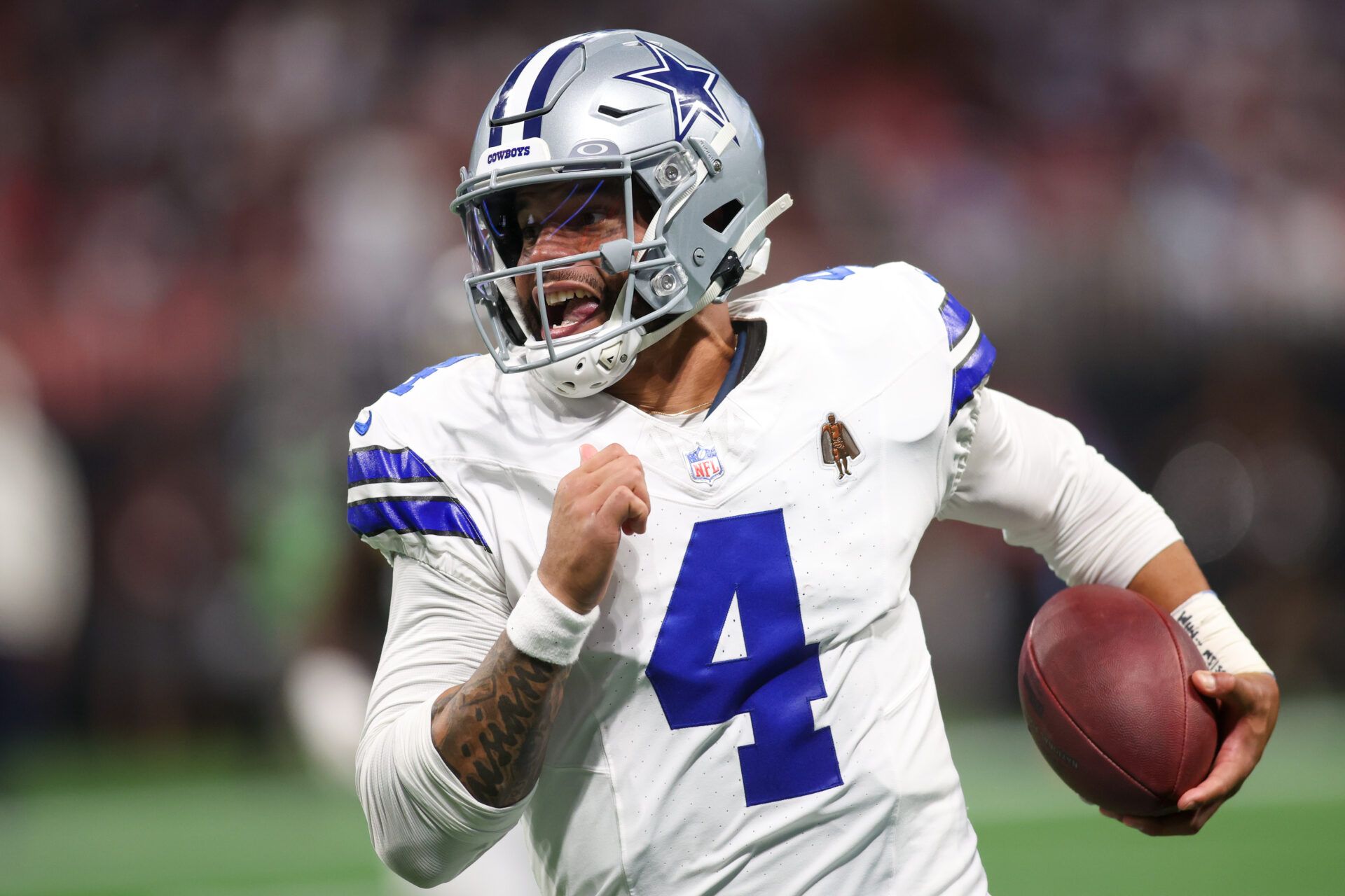 Nov 3, 2024; Atlanta, Georgia, USA; Dallas Cowboys quarterback Dak Prescott (4) runs the ball against the Atlanta Falcons in the second quarter at Mercedes-Benz Stadium. Mandatory Credit: Brett Davis-Imagn Images