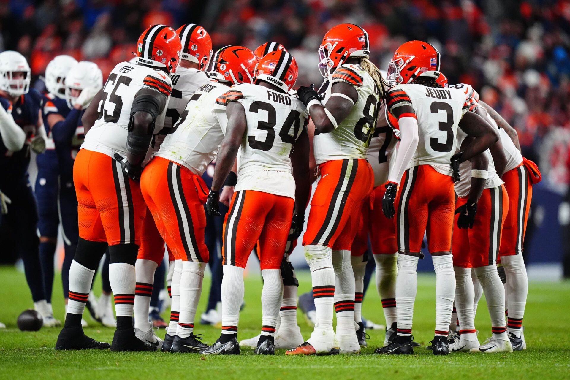 With the Cleveland Browns at a crossroads regarding the NFL Draft, Mina Kimes has a solution for them that doesn't involve Shedeur Sanders.