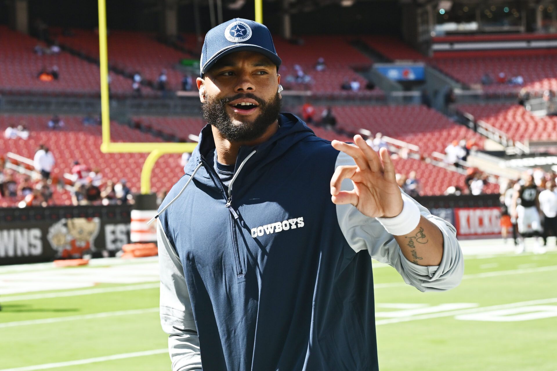 Dallas Cowboys QB Dak Prescott’s heartfelt moment at the Children’s Cancer Fund Gala sparked praise online for his deeper-than-football comments.