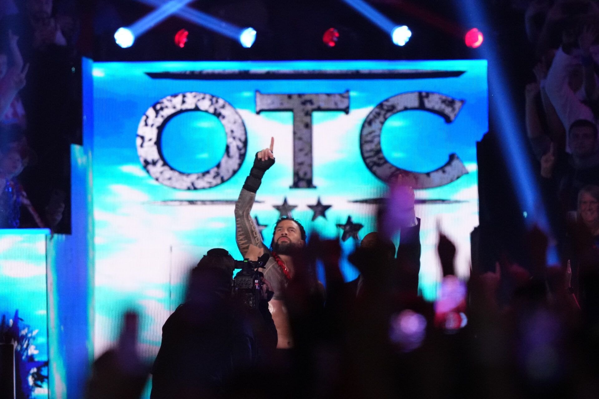 Former WCW Champion praises Roman Reigns ahead of his WrestleMania 41 triple-threat match with Seth Rollins and CM Punk.