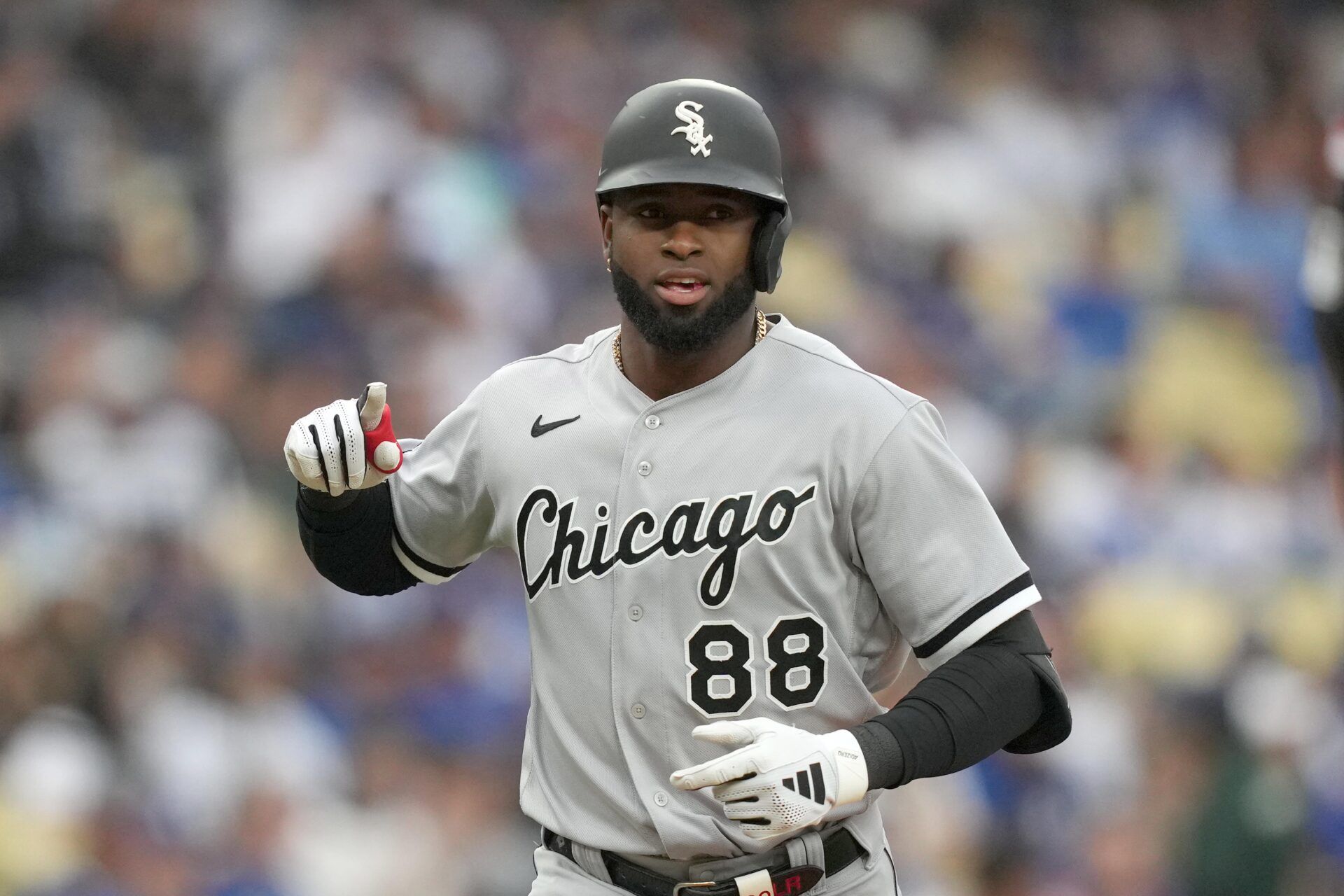 Dodgers Eye Luis Robert Jr. Amid Outfield Struggles, Trade Talks With White  Sox