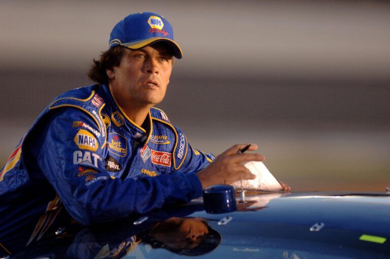 ‘Sawed in Half’ – When Daytona 500 Champ Walked Off the Most Horrifying NASCAR Crash at Bristol