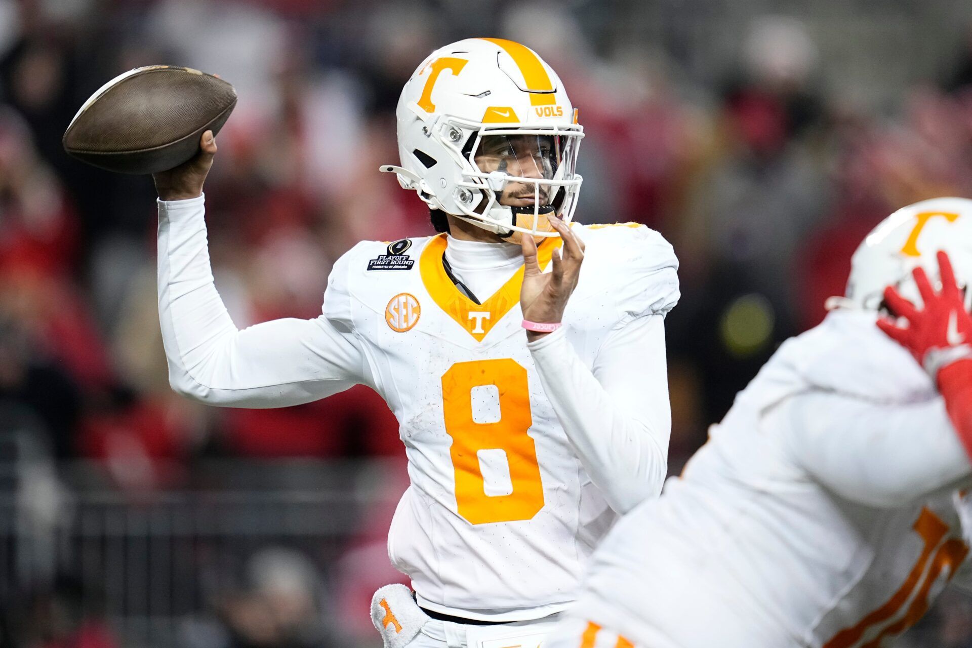 https://www.espn.com/college-football/story/_/id/44630900/qb-nico-iamaleava-skips-vols-practice-amid-nil-talks-sources-say