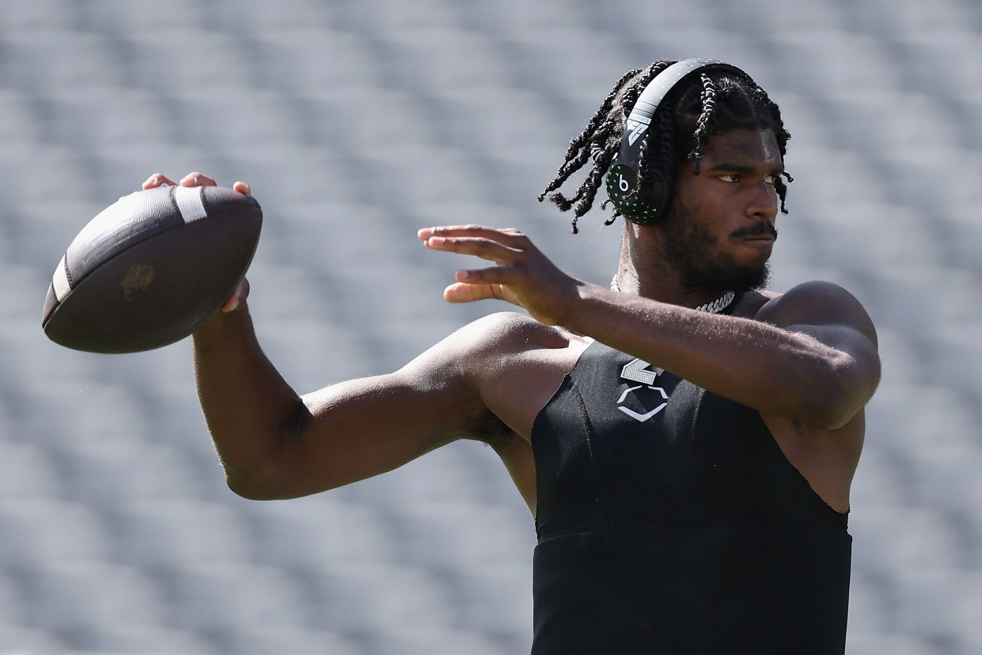 TEMPE, ARIZONA - OCTOBER 07: Quarterback Shedeur Sanders #2 of the Colorado Buffaloes warms up before the NCAAF game against the Arizona State Sun Devils at Mountain America Stadium on October 07, 2023 in Tempe, Arizona. (Photo by Christian Petersen/Getty Images)