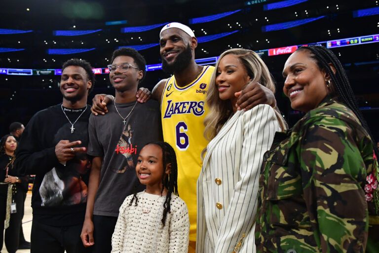 Lakers superstar forward LeBron James' wife, Savannah, wholesomely reacted to a thoughtful present from her daughter, Zhuri.