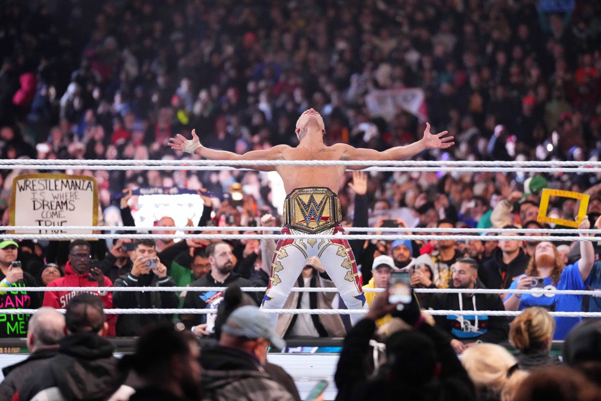 WrestleMania weekend will feature a night of giggles as they host 