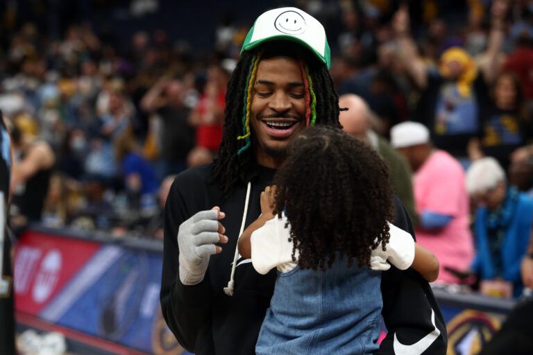 Ja Morant shares a heartwarming moment with daughter Kaari Jaidyn before the Memphis Grizzlies’ play-in game versus Dallas.