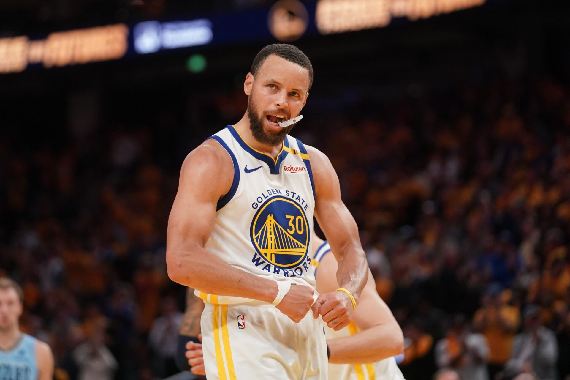 Golden State Warriors guard Stephen Curry (30) flexes after making a free throw against the Memphis Grizzlies in the fourth quarter at the Chase Center.