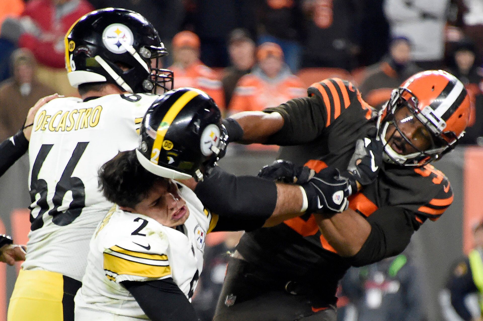 CLEVELAND, OHIO - NOVEMBER 14: Defensive end Myles Garrett #95 of the Cleveland Browns hits Quarterback Mason Rudolph #2 of the Pittsburgh Steelers over the head with his helmet during the second half in the game at FirstEnergy Stadium on November 14, 2019 in Cleveland, Ohio. (Photo by Jason Miller/Getty Images)