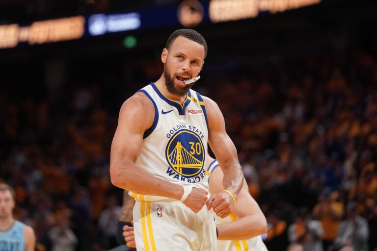 Apr 15, 2025; San Francisco, California, USA; Golden State Warriors guard Stephen Curry (30) flexes after making a free throw against the Memphis Grizzlies in the fourth quarter at the Chase Center. Mandatory Credit: Cary Edmondson-Imagn Images