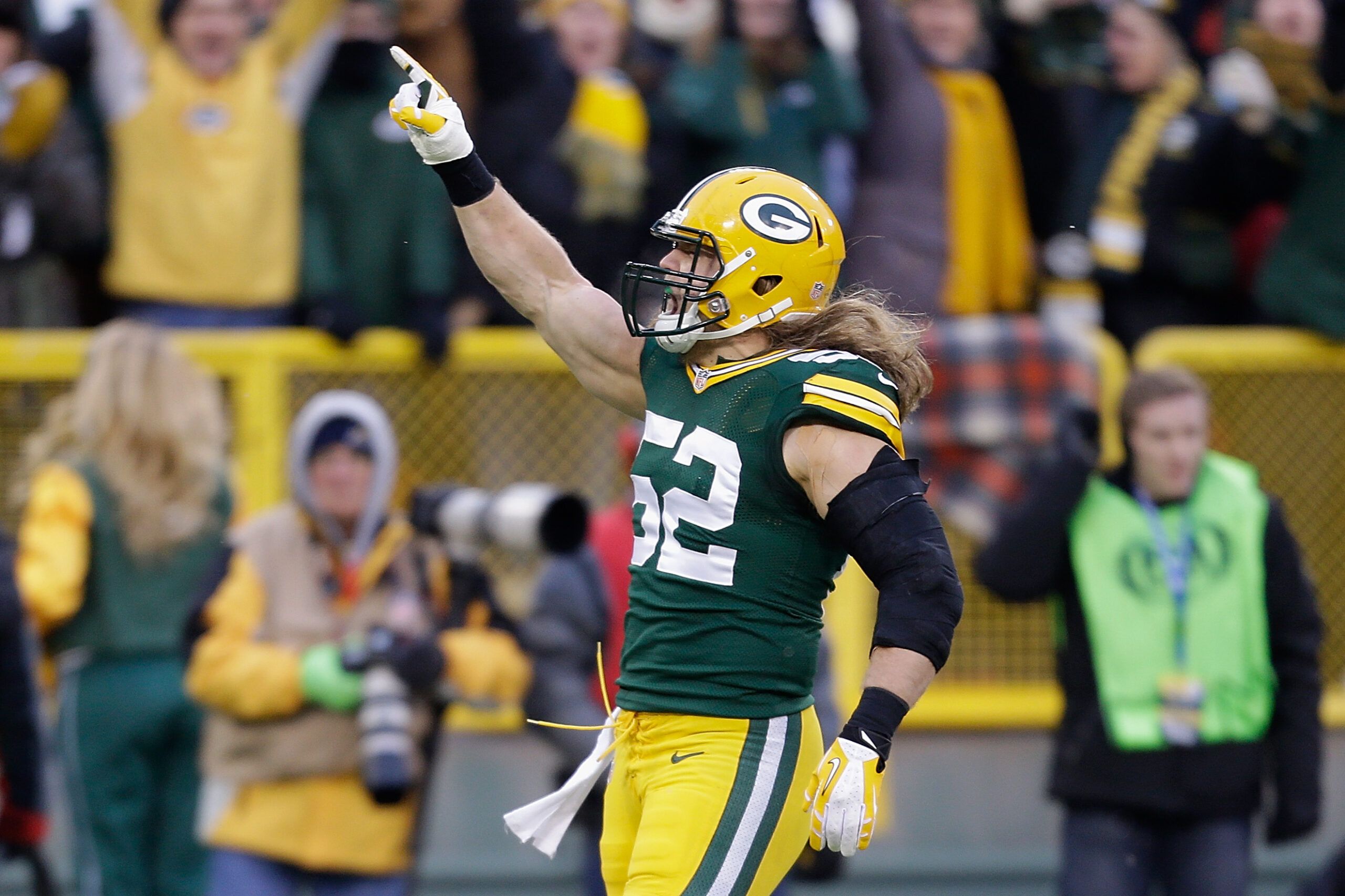 Who Is Clay Matthews? Examining the Super Bowl Champion's 11-Year NFL  Career, Stats, College, Age, and More