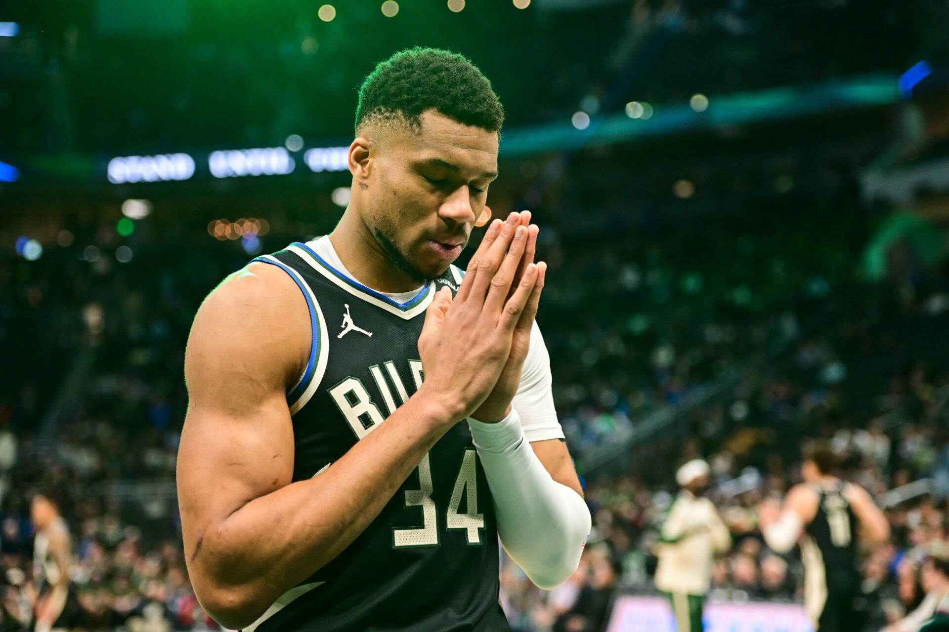 PHOTO: Giannis Antetokounmpo, Wife Mariah Share First Glimpse of Daughter Aria Capri