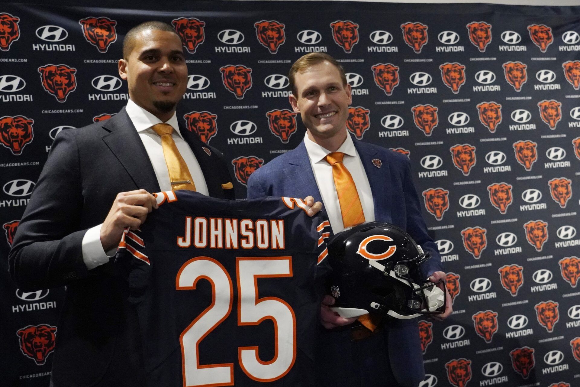 Bears Predicted To Supercharge Offense By Picking 40-TD RB In 2025 NFL Draft (and It's Not Ashton Jeanty)