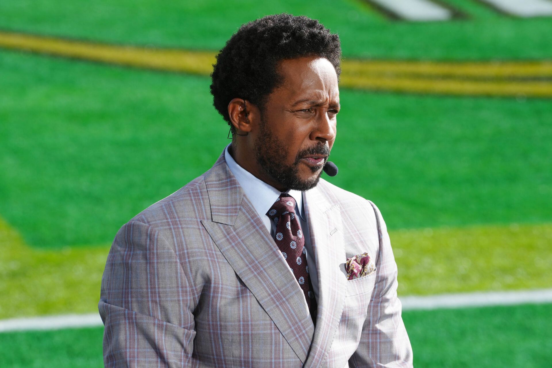 Jan 1, 2025; Pasadena, California, USA; Desmond Howard on the ESPN Gameday set at Rose Bowl Stadium. Mandatory Credit: Kirby Lee-Imagn Images