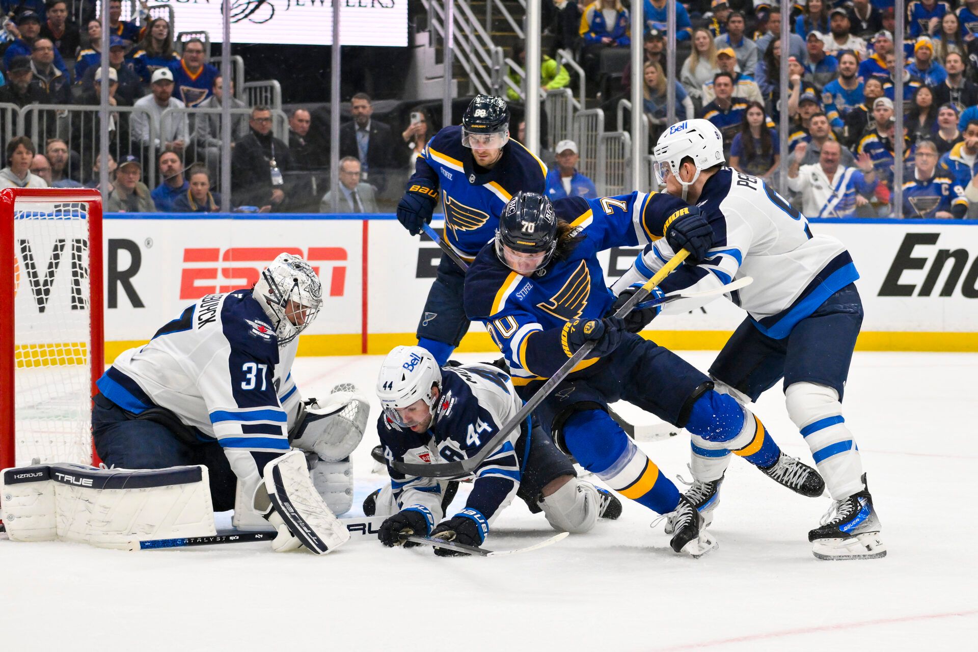 'WHAT HAPPENED?!?' - Jets Fans Confused After Stunning 7-2 Loss To Blues