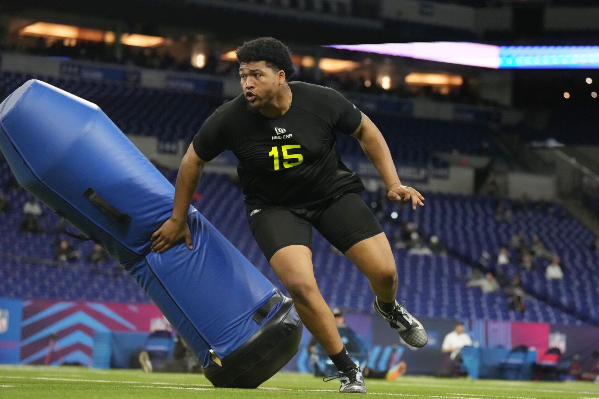 Feb 27, 2025; Indianapolis, IN, USA; Oregon defensive lineman Derrick Harmon (DL15) participates in drills during the 2025 NFL Combine at Lucas Oil Stadium. Mandatory Credit: Kirby Lee-Imagn Images
