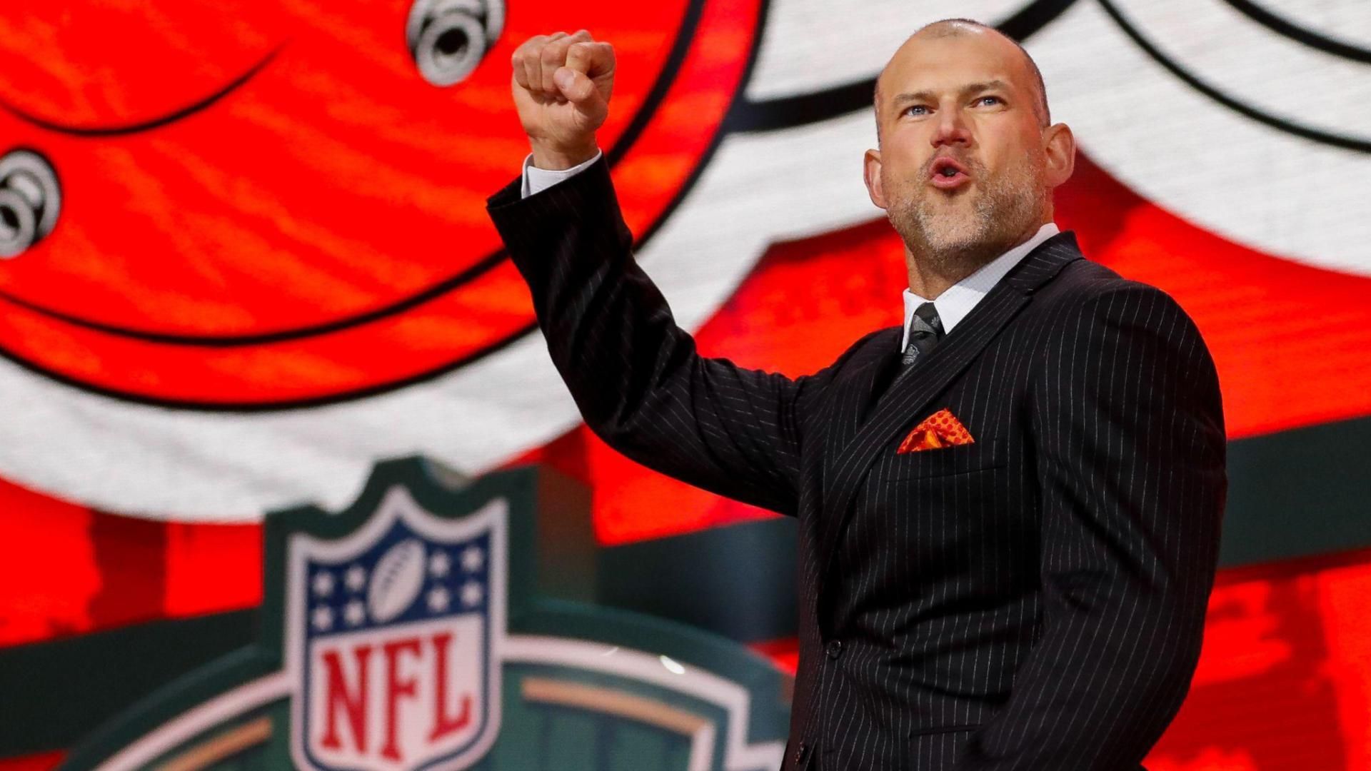 Hall of Fame former Cleveland Browns tackle Joe Thomas pumps his fist as he walks on stage to announce the Browns’ second round pick during the 2025 NFL Draft at Lambeau Field.