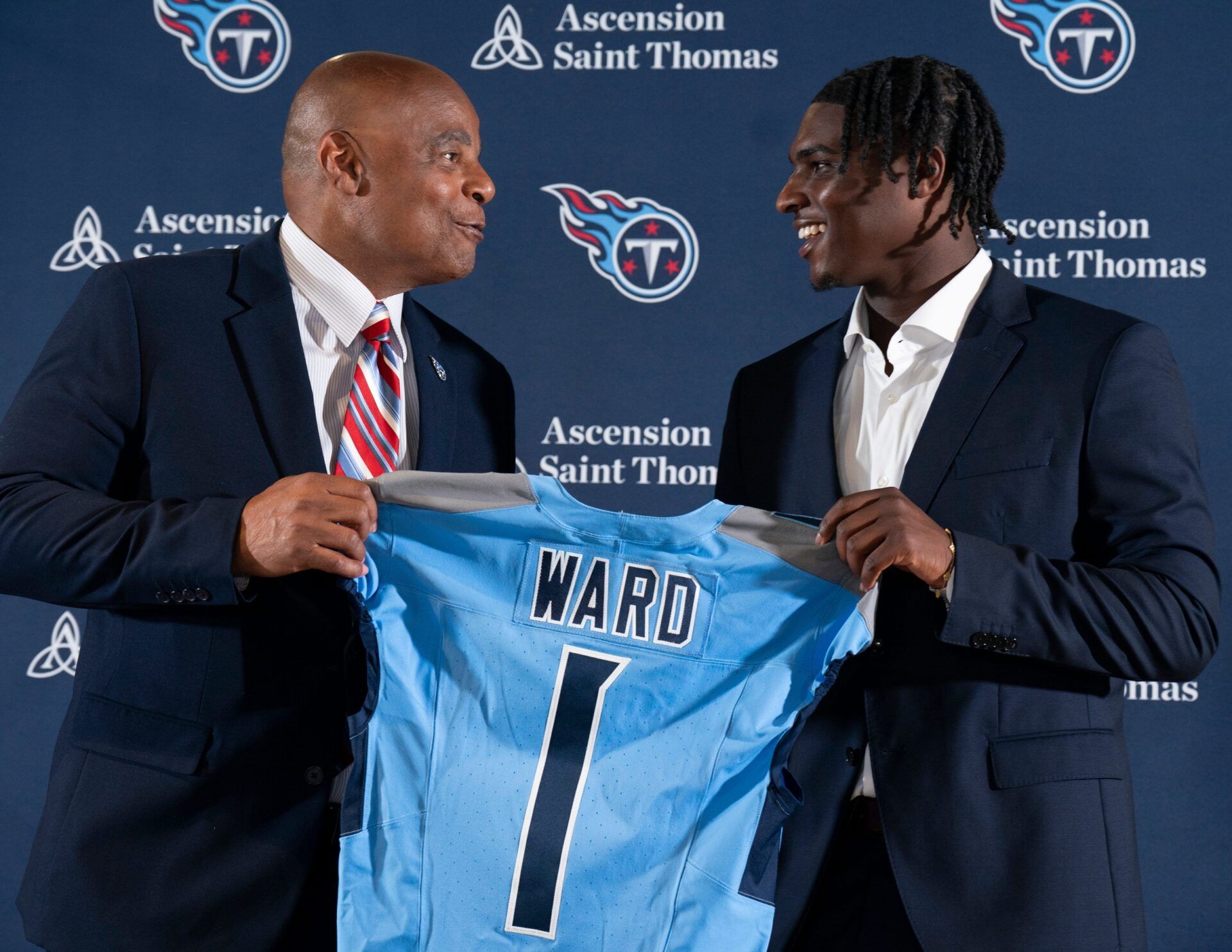 NFL Hall of Fame quarterback Warren Moon, left, poses for pictures with Cam Ward who earlier had been introduced as the Tennessee Titans first-round pick – and overall number one pick – in the NFL Draft at Ascension Saint Thomas Sports Park in Nashville, Tenn., Friday, April 25, 2025. Moon, whose No. 1 jersey is retired for the Tennessee Titans, allowed Ward to wear his number.