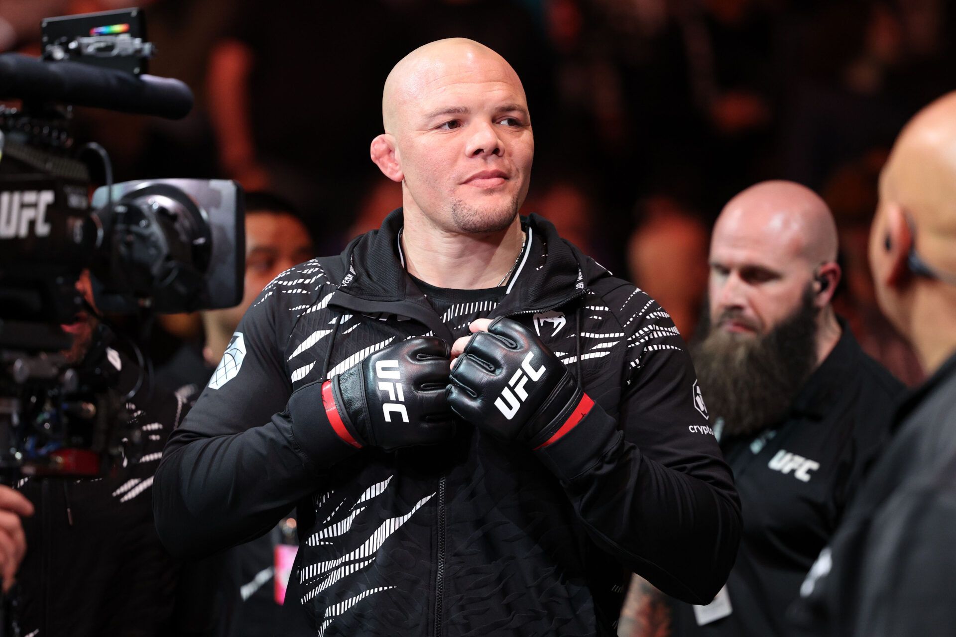 Apr 26, 2025; Kansas City, Missouri, UNITED STATES; Anthony Smith (red gloves) prepares to fight Zhang Mingyang (not pictured) during UFC Fight Night at T-Mobile Center. Mandatory Credit: William Purnell-Imagn Images