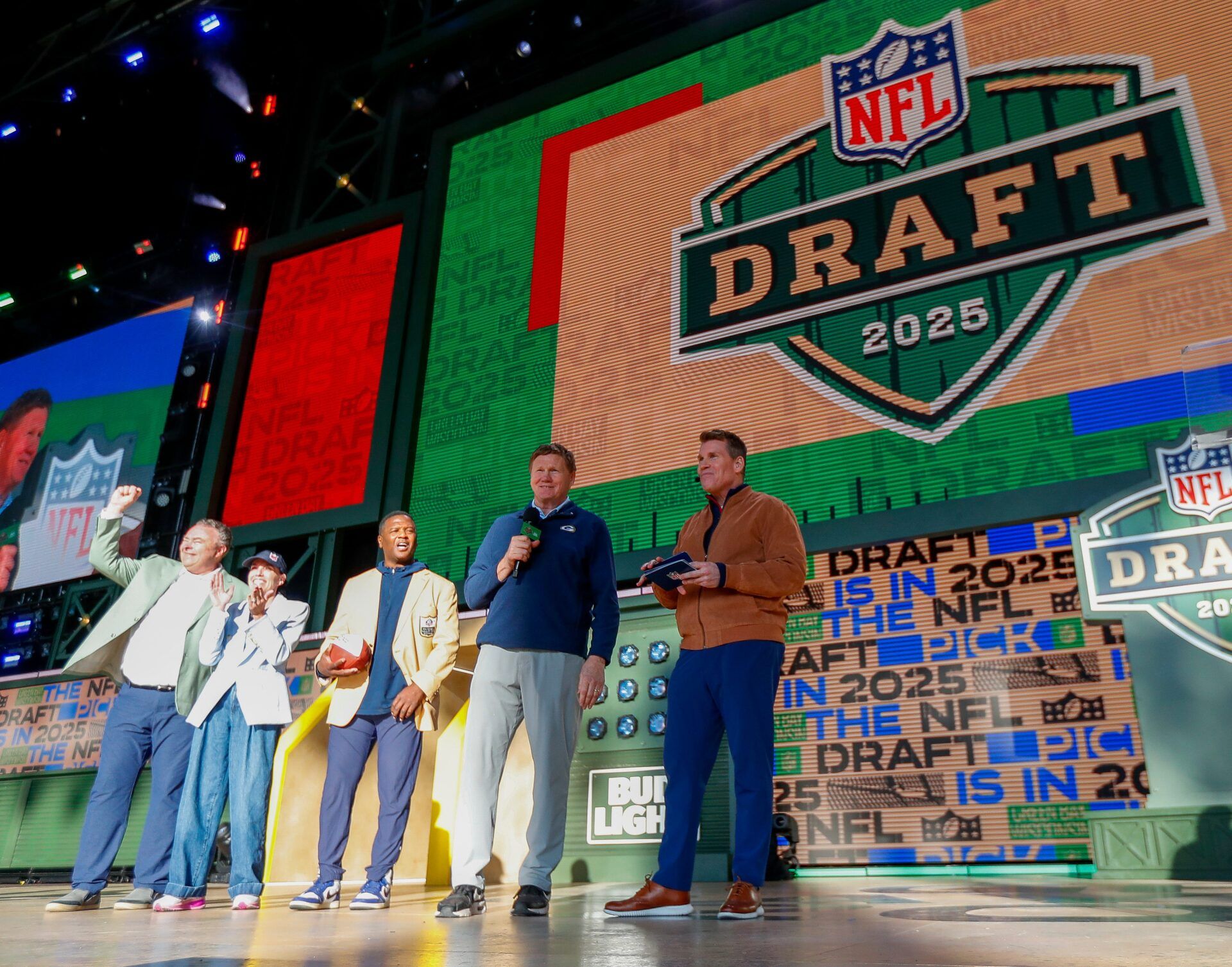 Green Bay Packers President and CEO Mark Murphy and the rest of the Packers’ draft host committee take the stage at the conclusion of the 2025 NFL Draft on Saturday, April 26, 2025, at Lambeau Field in Green Bay, Wisconsin. Tork Mason/USA TODAY NETWORK-Wisconsin