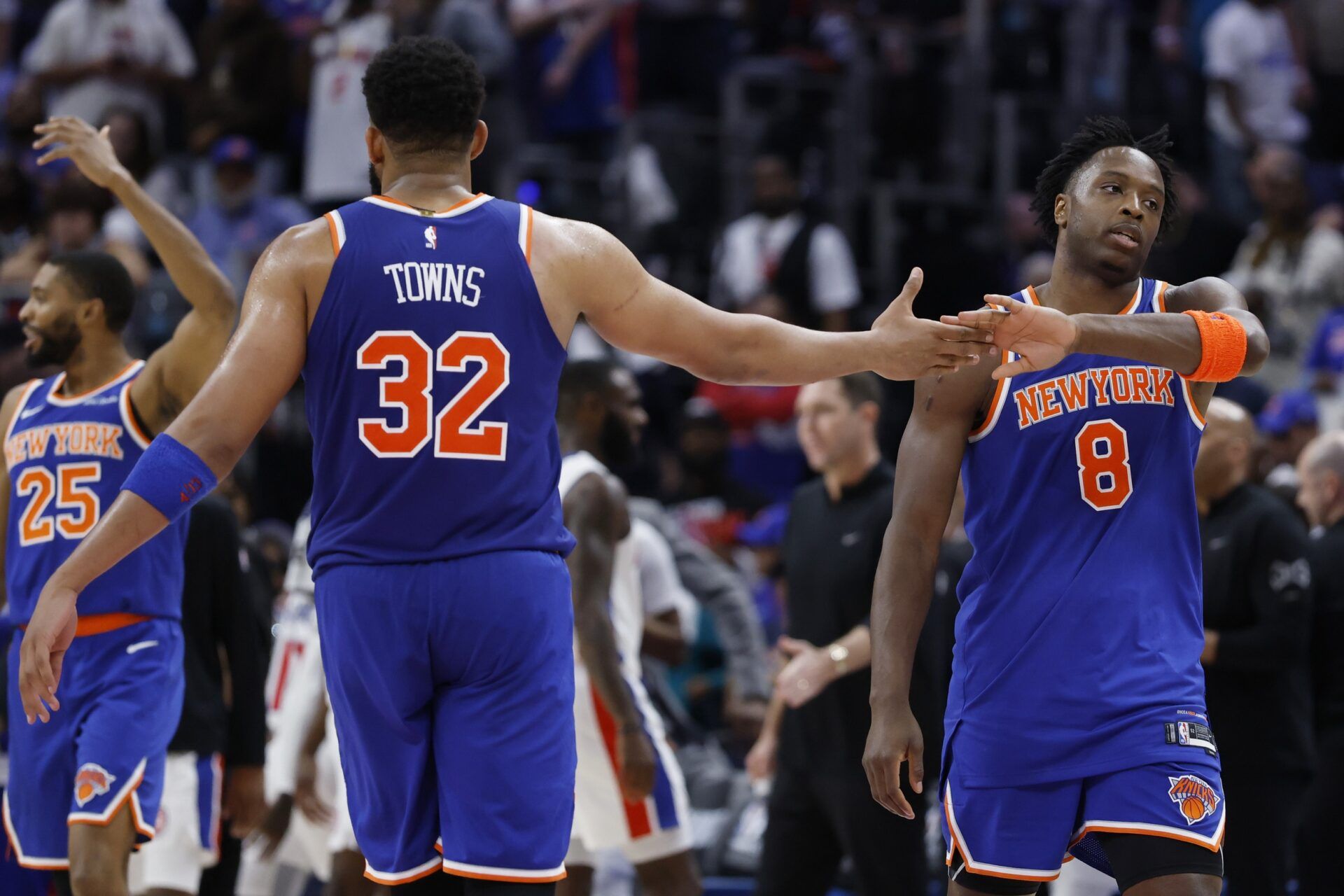UFC’s Trash-Talking Legend Chael Sonnen Takes a Sarcastic Jab at Karl-Anthony Towns’s Deep 3-Pointer in Dramatic Knicks Win