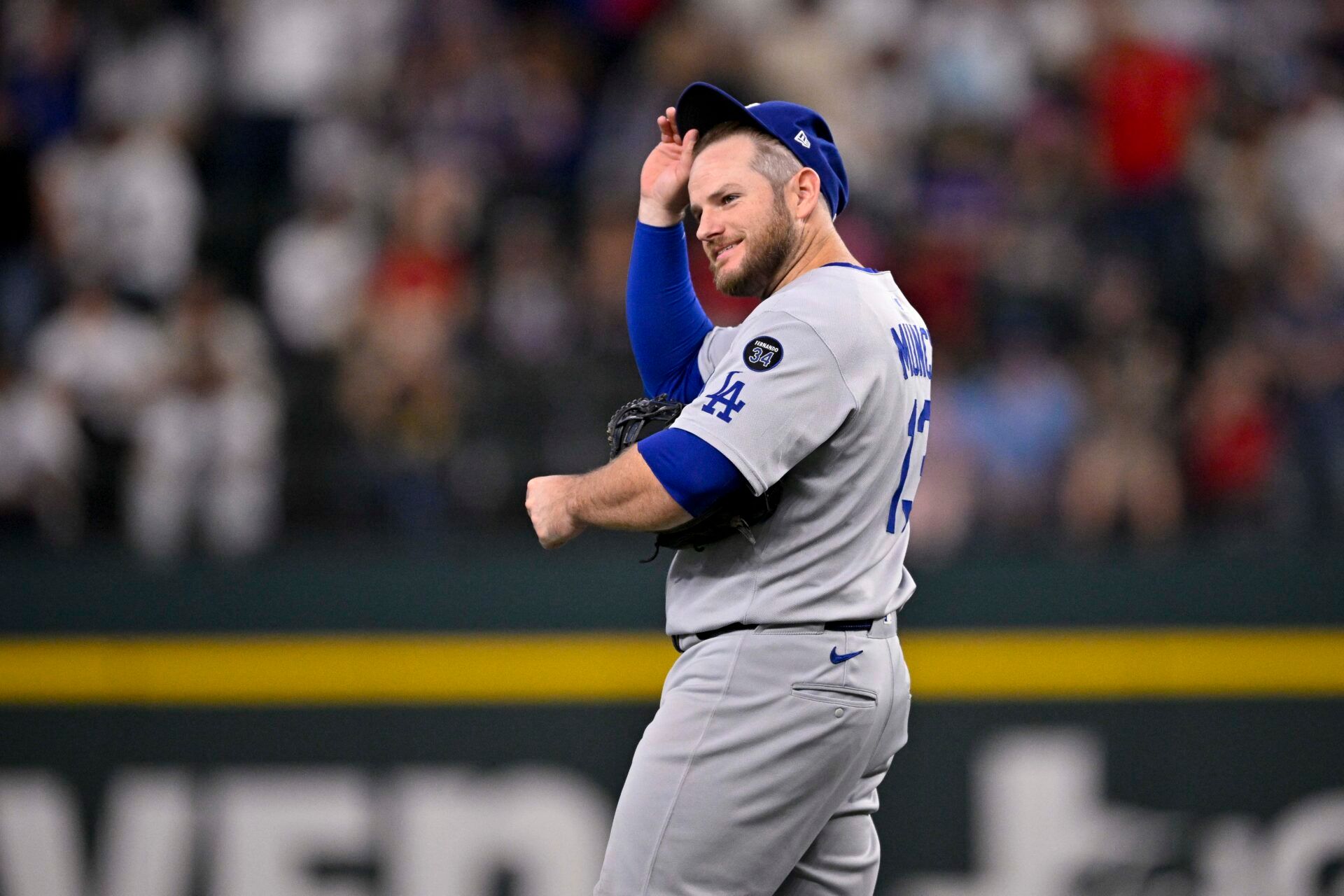 Dodgers Manager Makes His Feelings Clear After Max Muncy's Disastrous Outing at Wrigley | PFSN
