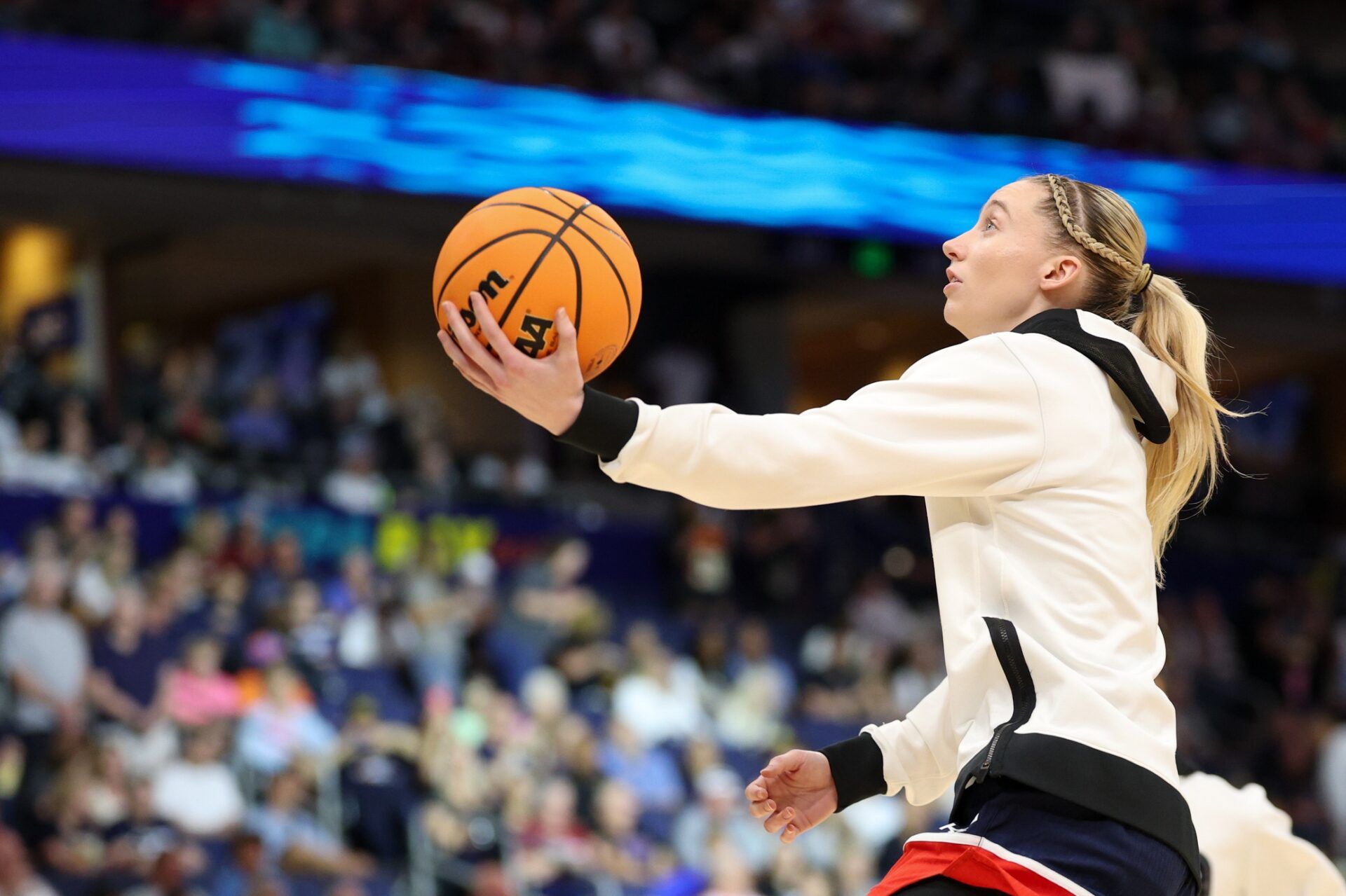 Paige Bueckers’ Huge Advantage Over Rivals Emerges as DiJonai