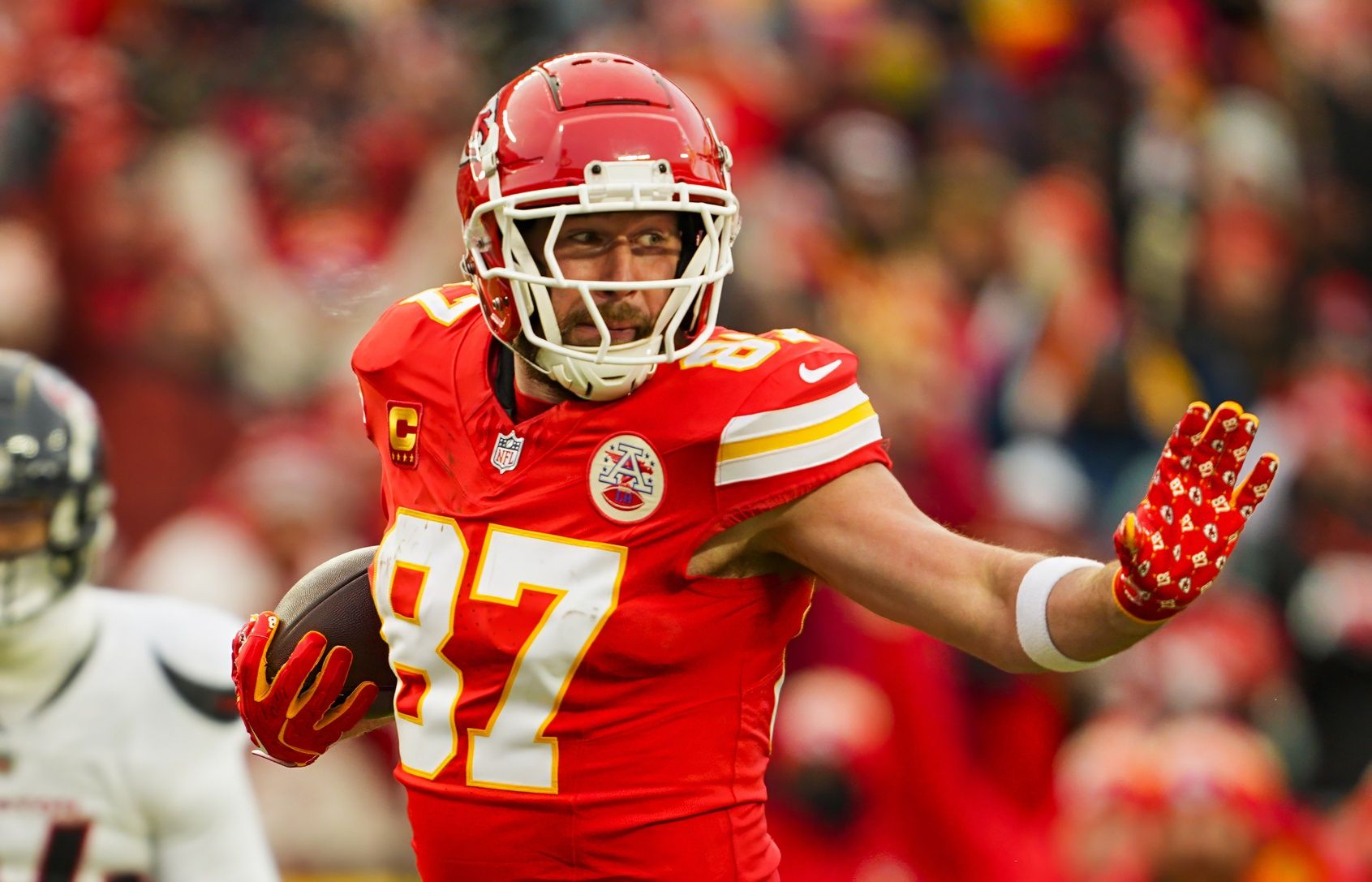 Kansas City Chiefs tight end Travis Kelce (87) runs with the ball during the first half against Houston Texans in a 2025 AFC divisional round game at GEHA Field at Arrowhead Stadium.